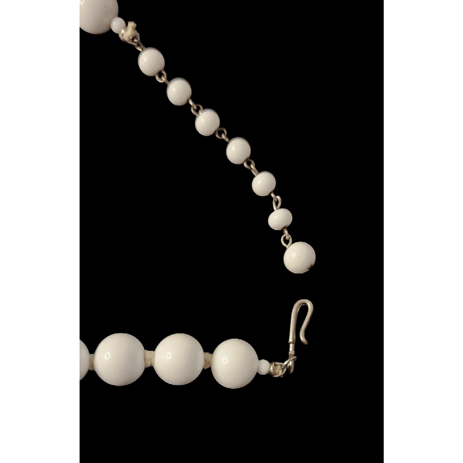 The Unbranded Brand Vintage White Jade & Crystal necklace & screw back earrings Size ONE SIZE - 8 Thumbnail