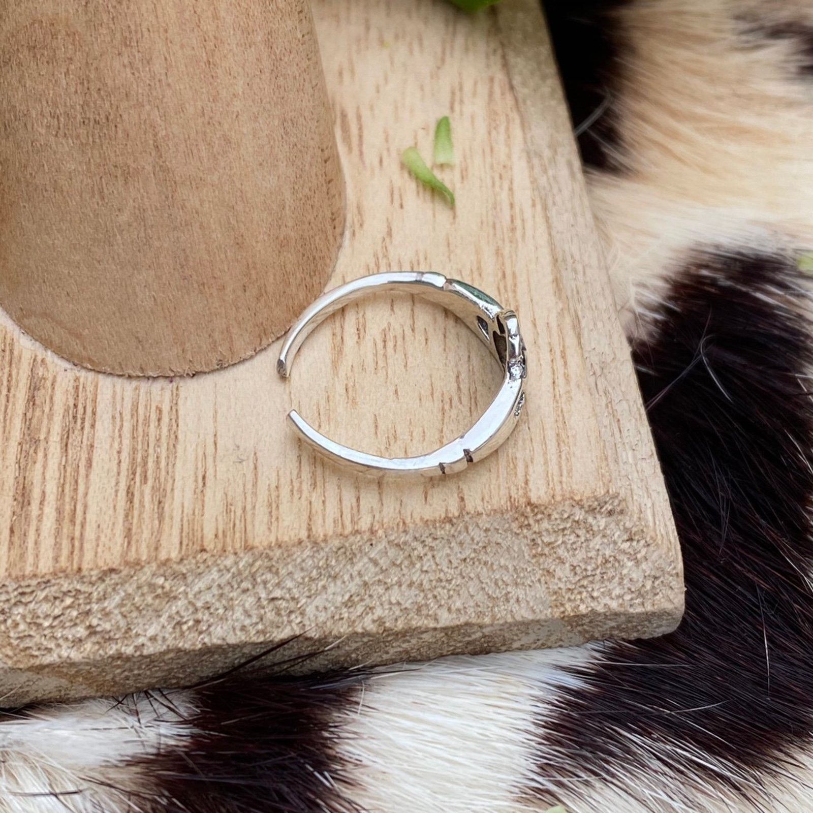 The Unbranded Brand Sterling Silver Claddagh Toe Ring Size ONE SIZE - 4 Thumbnail