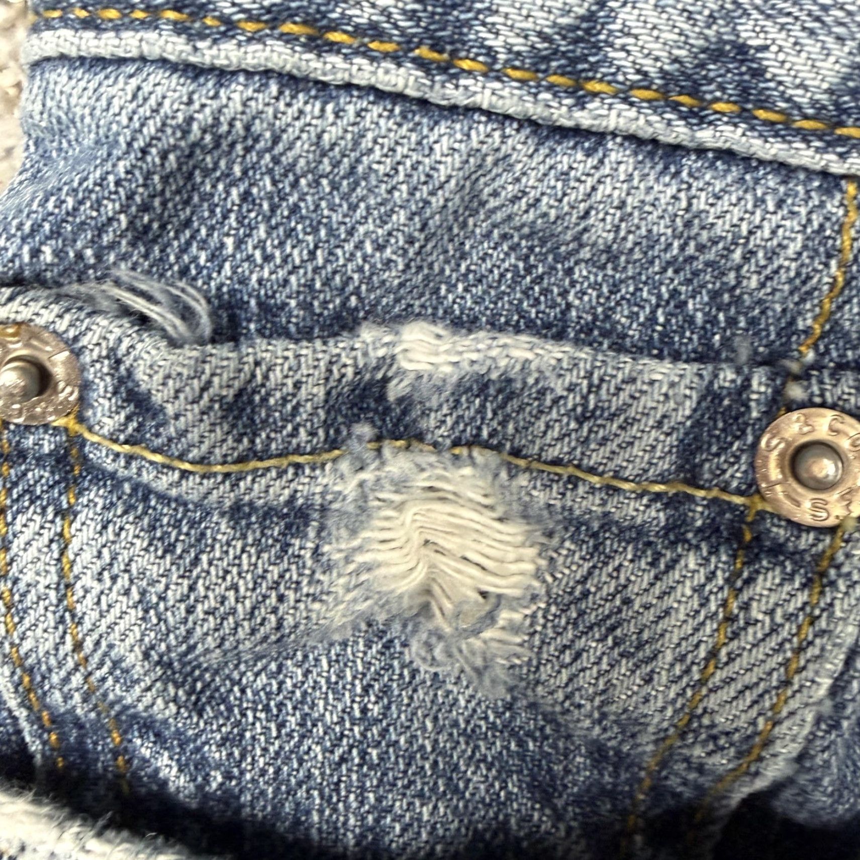 Levi's Levi's Bermuda Shorts - Denim 32x10 Medium Blue Distressed Grunge Hipster Retro 5-Pocket Zip Fly Men Casual Vintage No Size US 32 / EU 48 - 7 Thumbnail