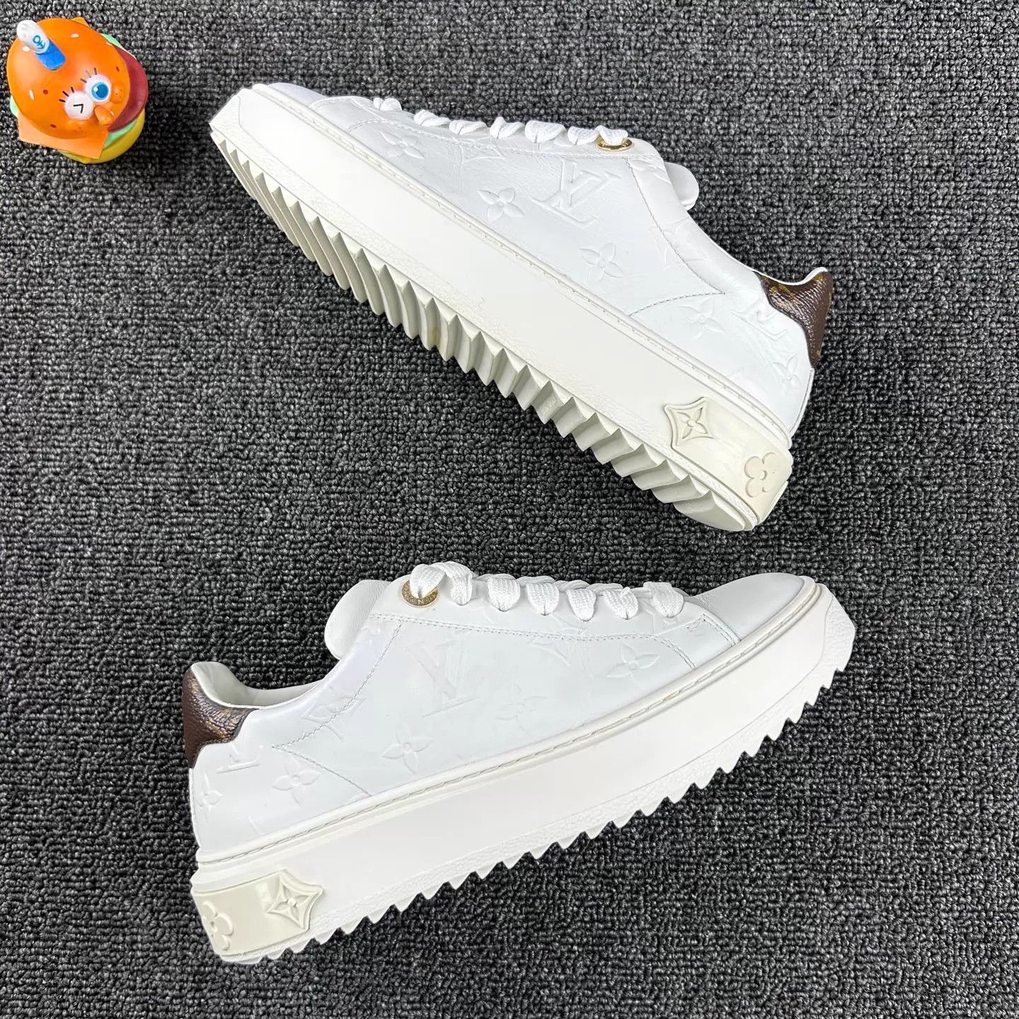Louis Vuitton Louis Vuitton White Embossed Monogram Sneaker 35 Size US 4.5 / IT 34.5 - 4 Thumbnail