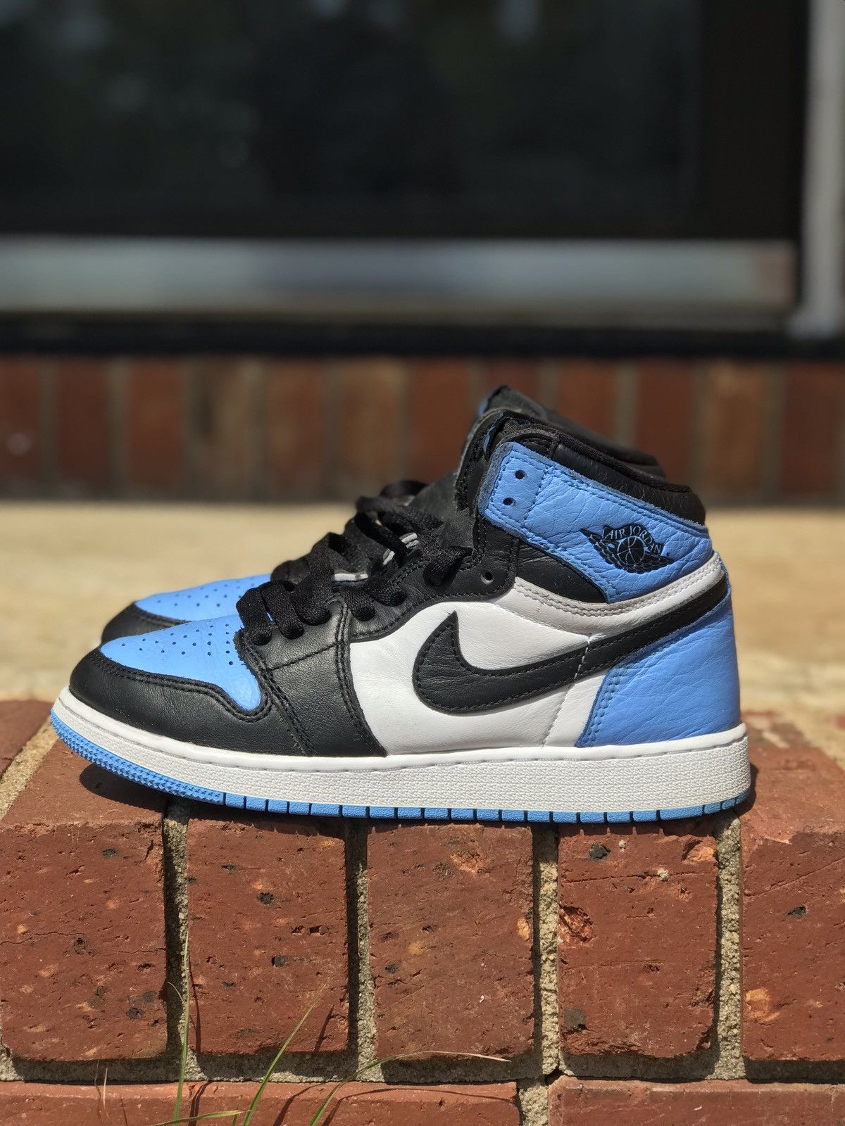 Jordan Brand Air Jordan Retro 1 High OG ‘UNC Toe’ Size 6Y / 7.5 Wmns Size US 7.5 / IT 37.5 - 2 Thumbnail