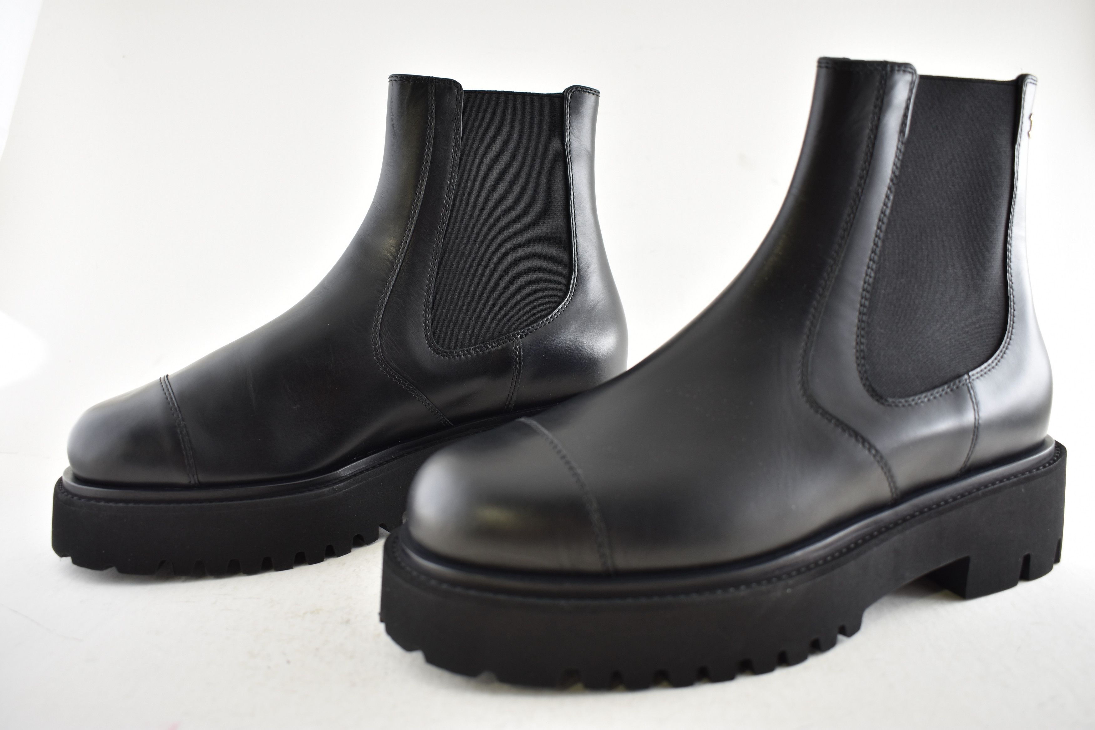 Chanel Chanel 24B Black Leather CC Chelsea Ankle Platform Boot 41 Size US 11 / IT 41 - 12 Thumbnail