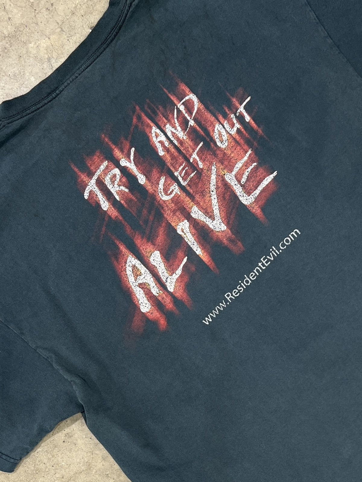 Vintage Vintage Resident Evil Outbreak File 2 Video Game Tee XL Size US XL / EU 56 / 4 - 1 Thumbnail