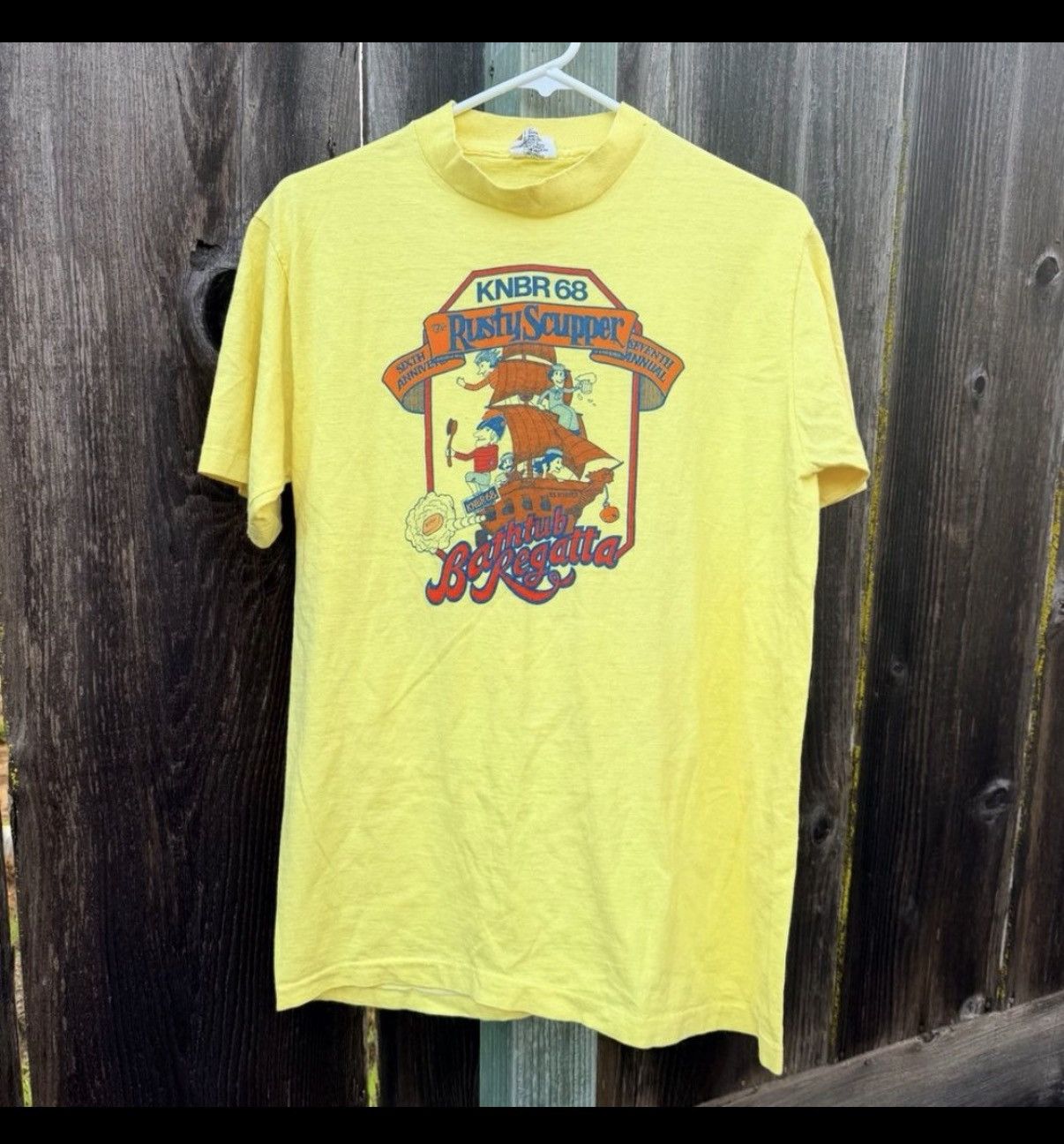Hanes Vtg KNBR 68 Bathtub Regatta Tee L Yellow Graphic Shirt Y2K Size US L / EU 52-54 / 3 - 2 Thumbnail