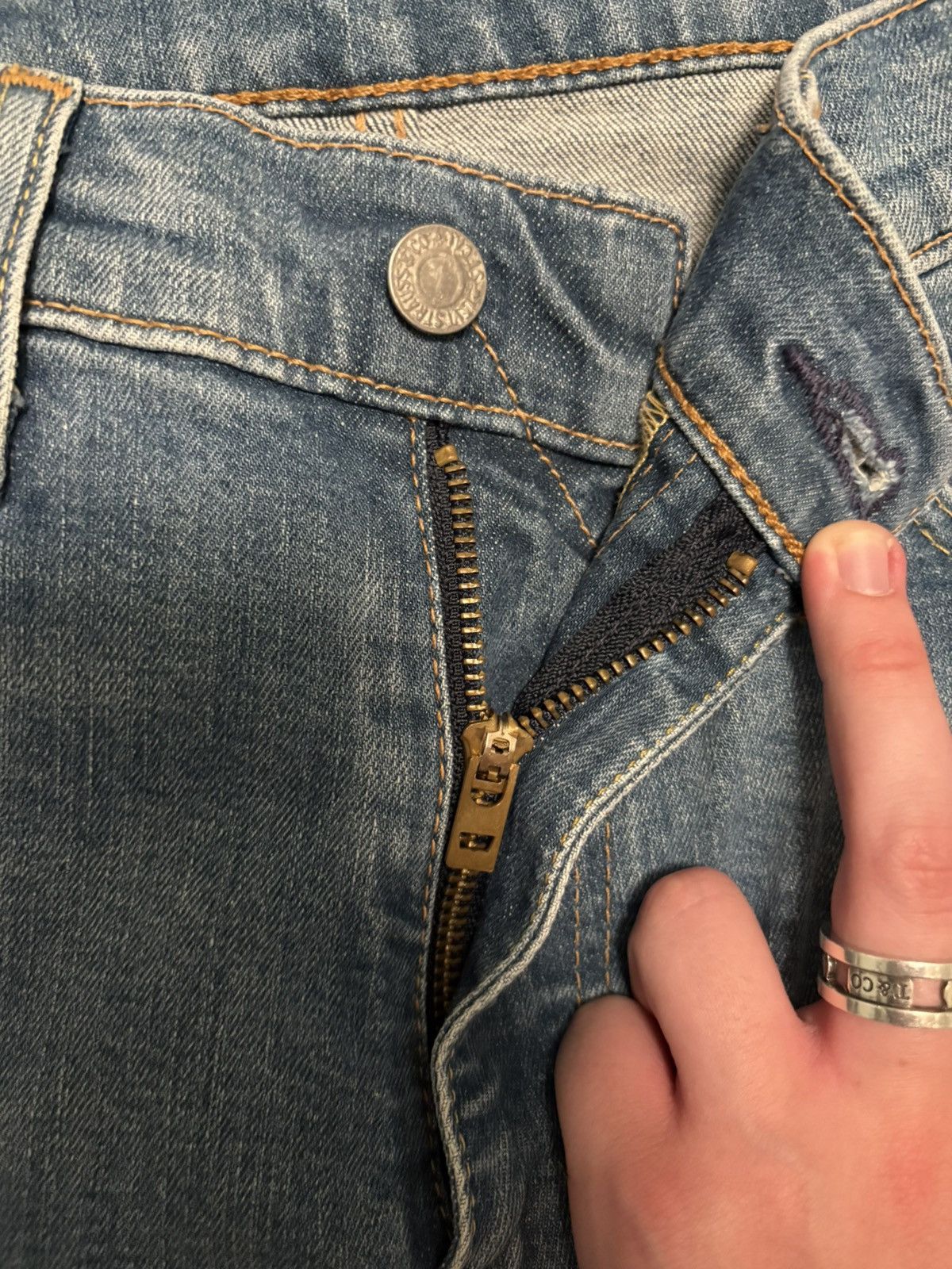 Levi's Levi’s blue faded wash classic fit Size US 32 / EU 48 - 5 Thumbnail