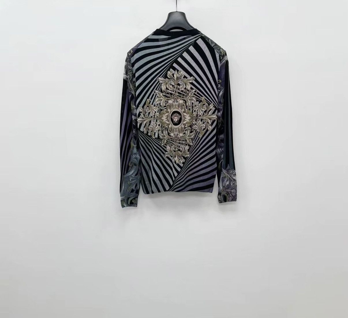 Versace VERSACE Wool/Silk Cardigan J30 Size US S / EU 44-46 / 1 - 2 Thumbnail