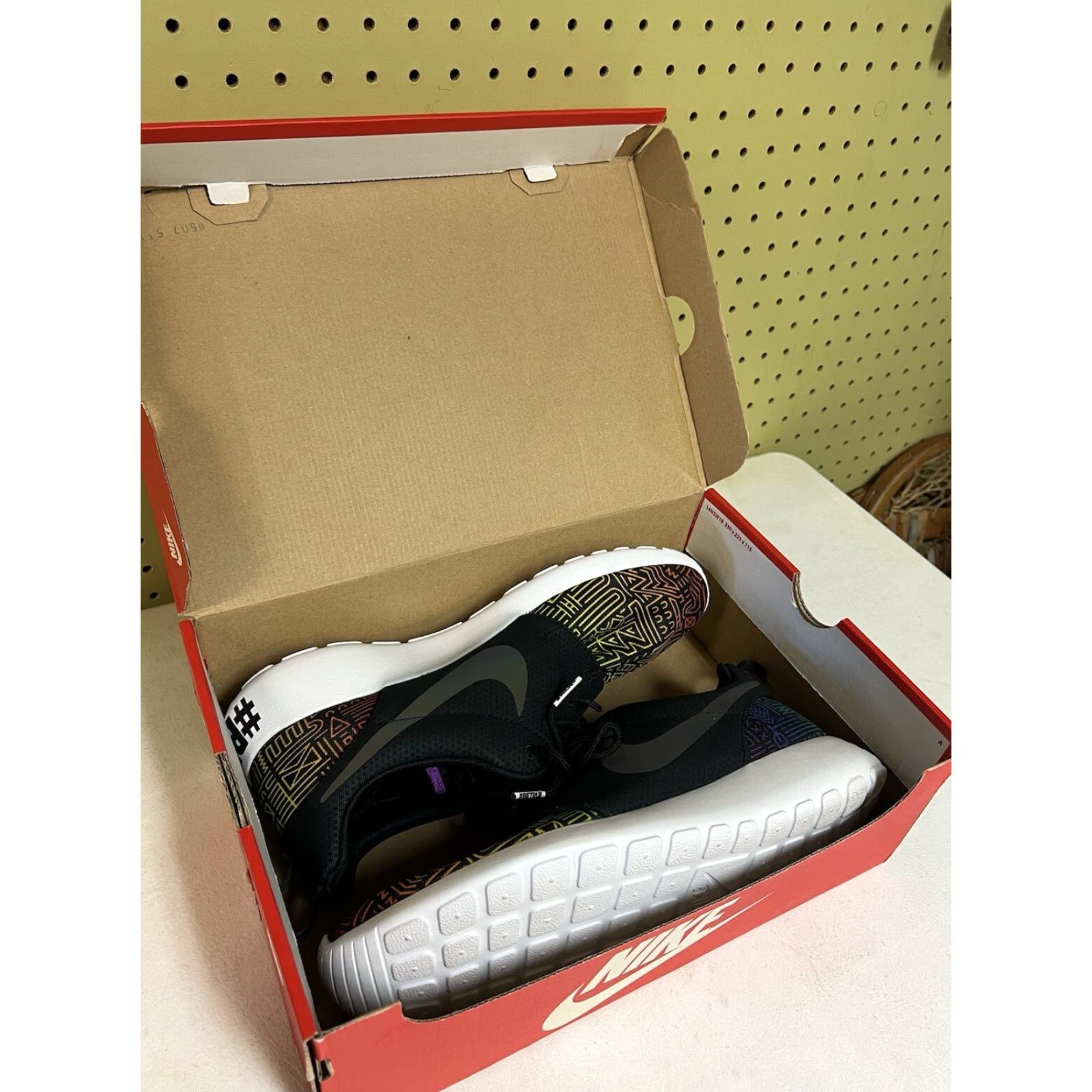 Nike Nike Roshe One BT QS Run "Be True" 808715-006 Mens Size 11.5 Multicolor Sneaker 2015 Box Size US 11 / EU 44 - 7 Thumbnail