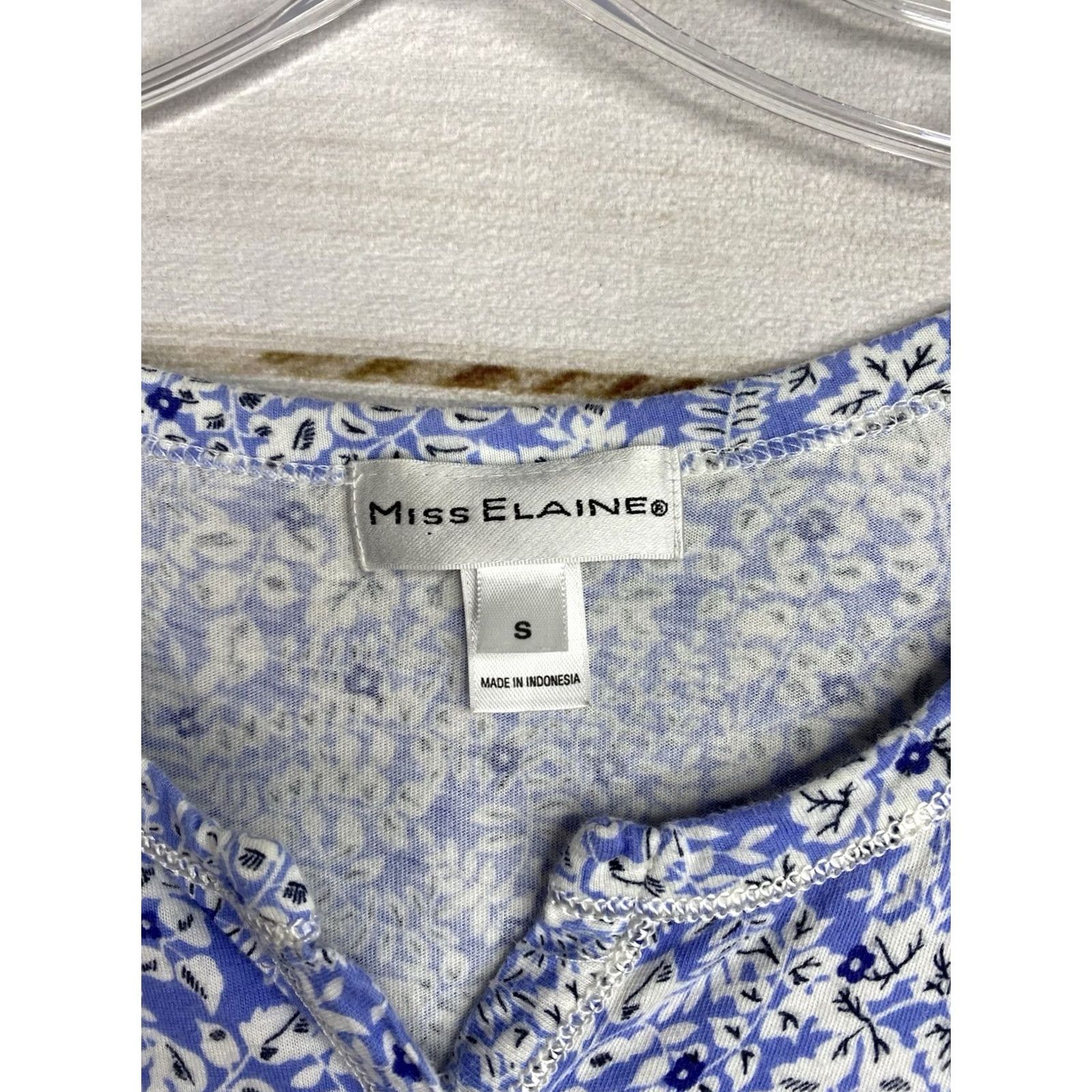 Vintage Miss Elaine Nightgown S Blue Floral Cuffed Short Sleeve Pullover Lace Pocket Button V-Neck Knit Cotton 90s Bohemian Flower Gown Women Size S / US 4 / IT 40 - 4 Thumbnail