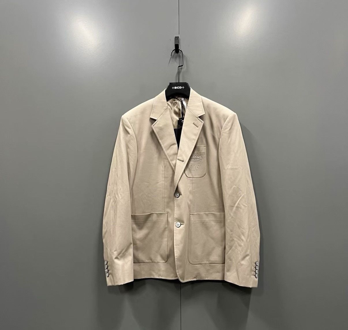 Louis Vuitton Louis Vuitton 2026 Khaki Embossed Logo Blazer J41 Size US M / EU 48-50 / 2 - 1 Thumbnail