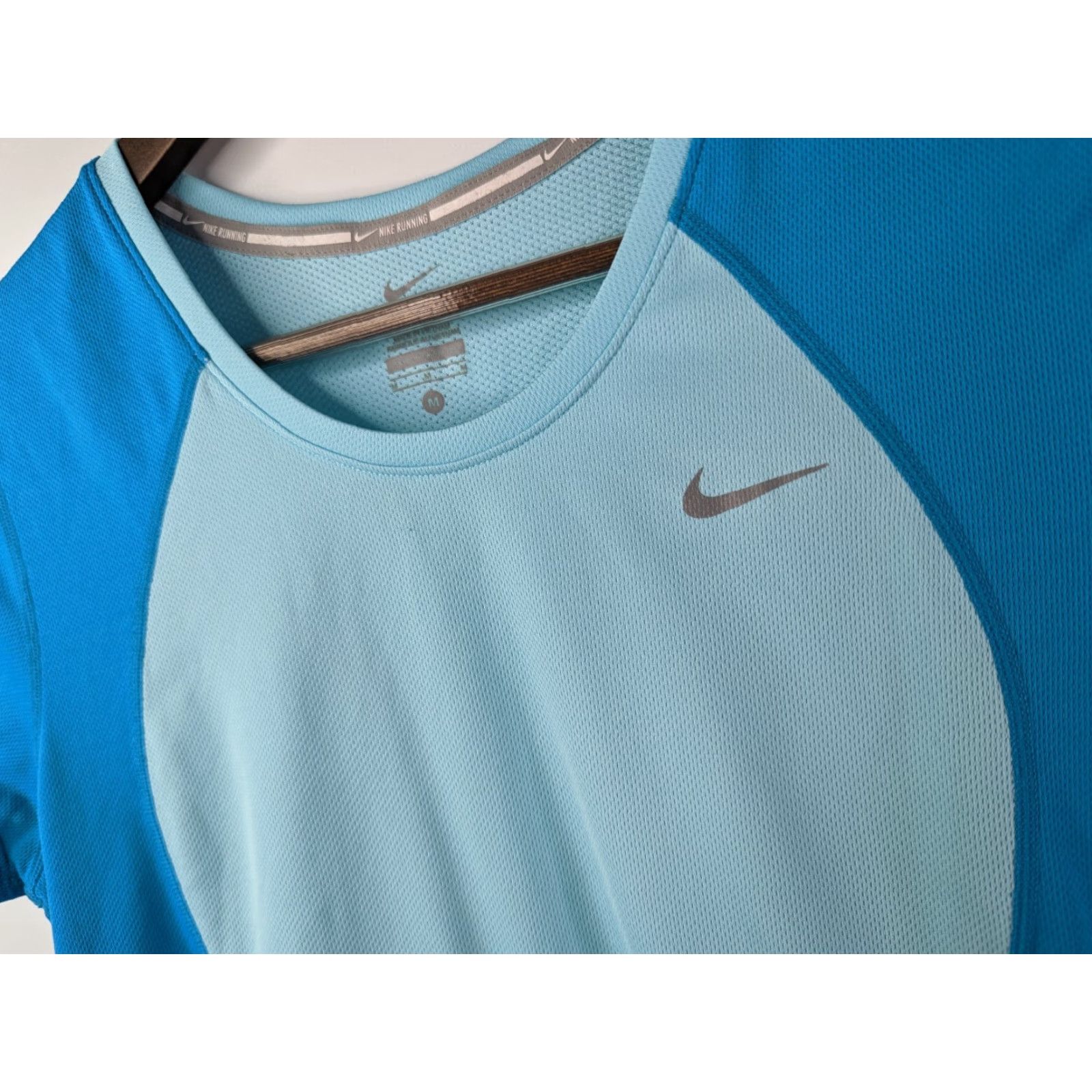 Nike Nike Shirt Women Blue Medium T-Shirt Casual Running & Jogging Breathable Lightweight 100% Polyester 645443 Size M / US 6-8 / IT 42-44 - 2 Thumbnail