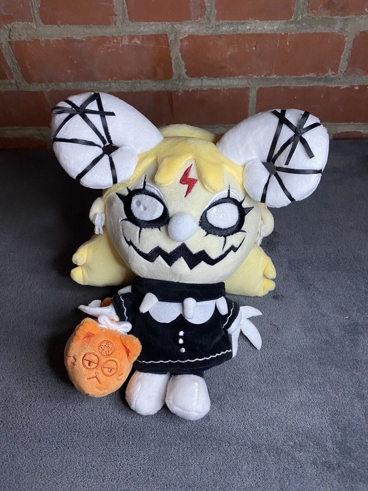 Other Makeship Izzzyzzz plush Izzy GITD YT ONLY 400 RARE NWT Size ONE SIZE - 1 Thumbnail