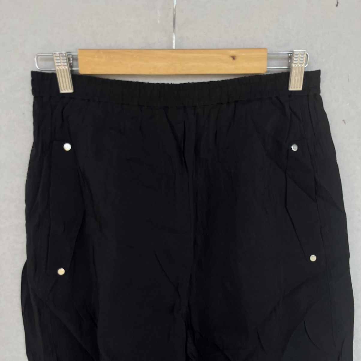 Other Vintage Black Cargo Pants Waist And Cuffs Size S W18 L25 Size US 26 / EU 42 - 4 Thumbnail