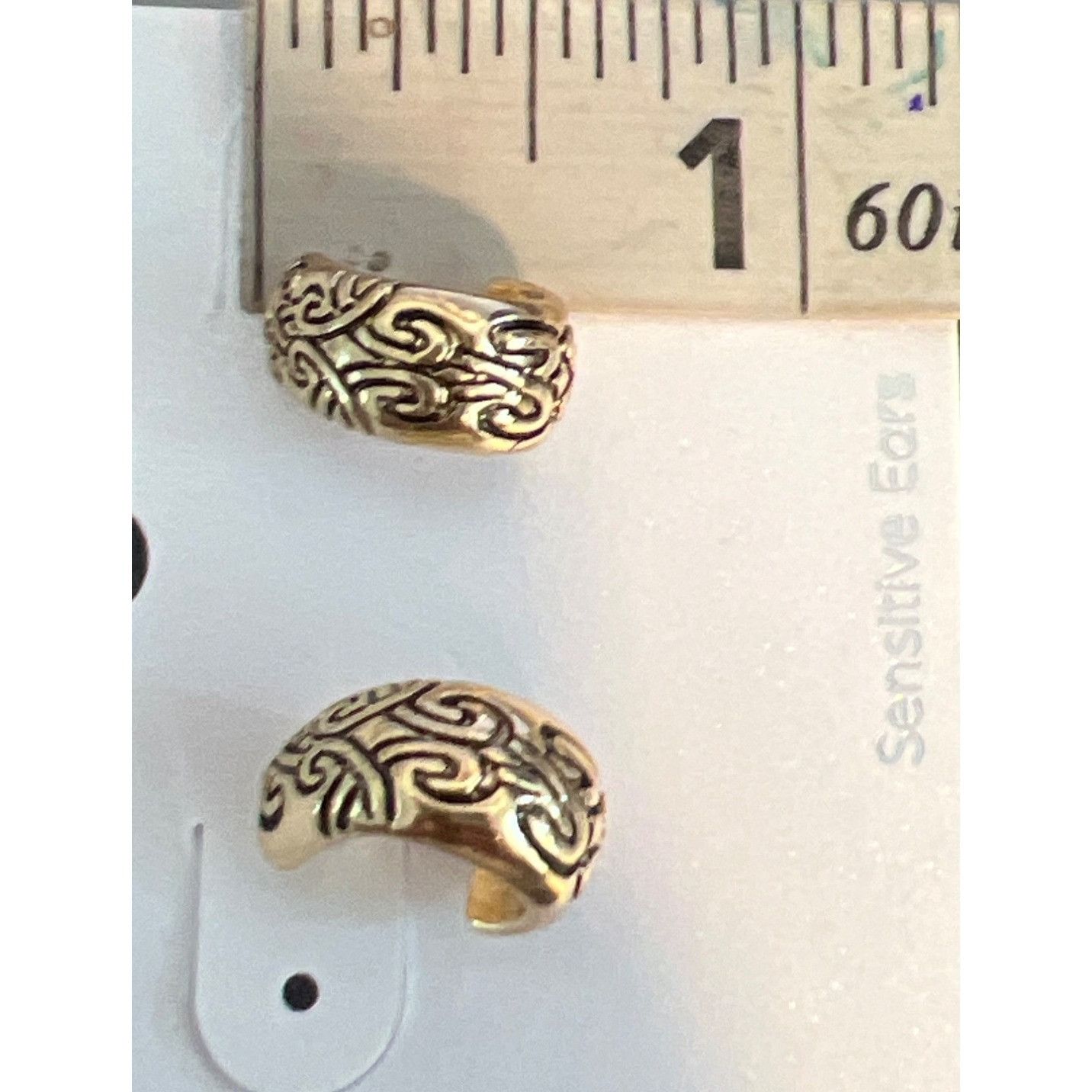 Other Loris Gifts Gold Tone Hoop Earrings Etched Design Pierced .5 Size ONE SIZE - 5 Thumbnail