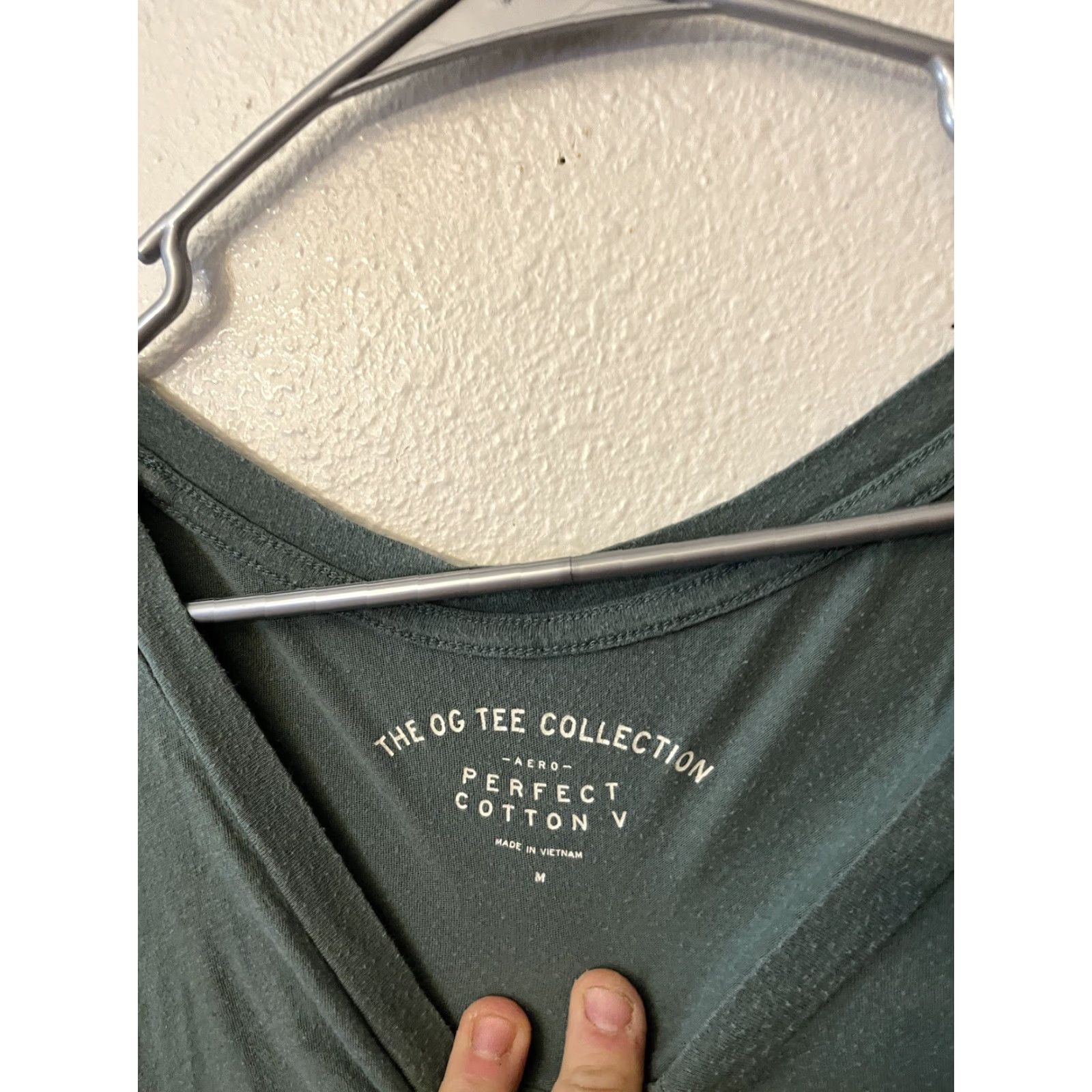 Vintage Aero The OG Tee Collection Green Solid V-Tee Shirt Womens Size M Size M / US 6-8 / IT 42-44 - 2 Thumbnail