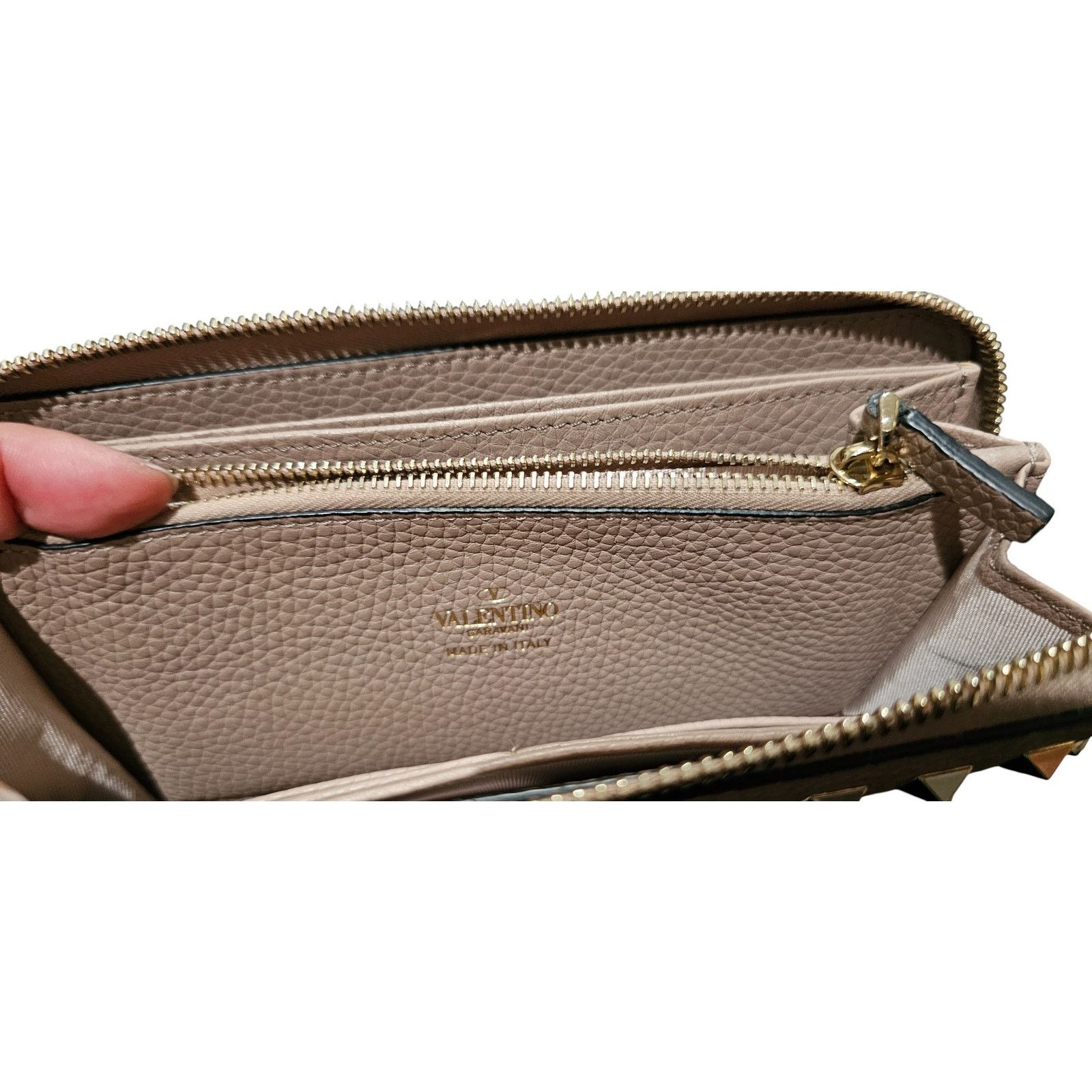 Valentino Garavani Rockstud Pebble Leather Zip Around Wallet