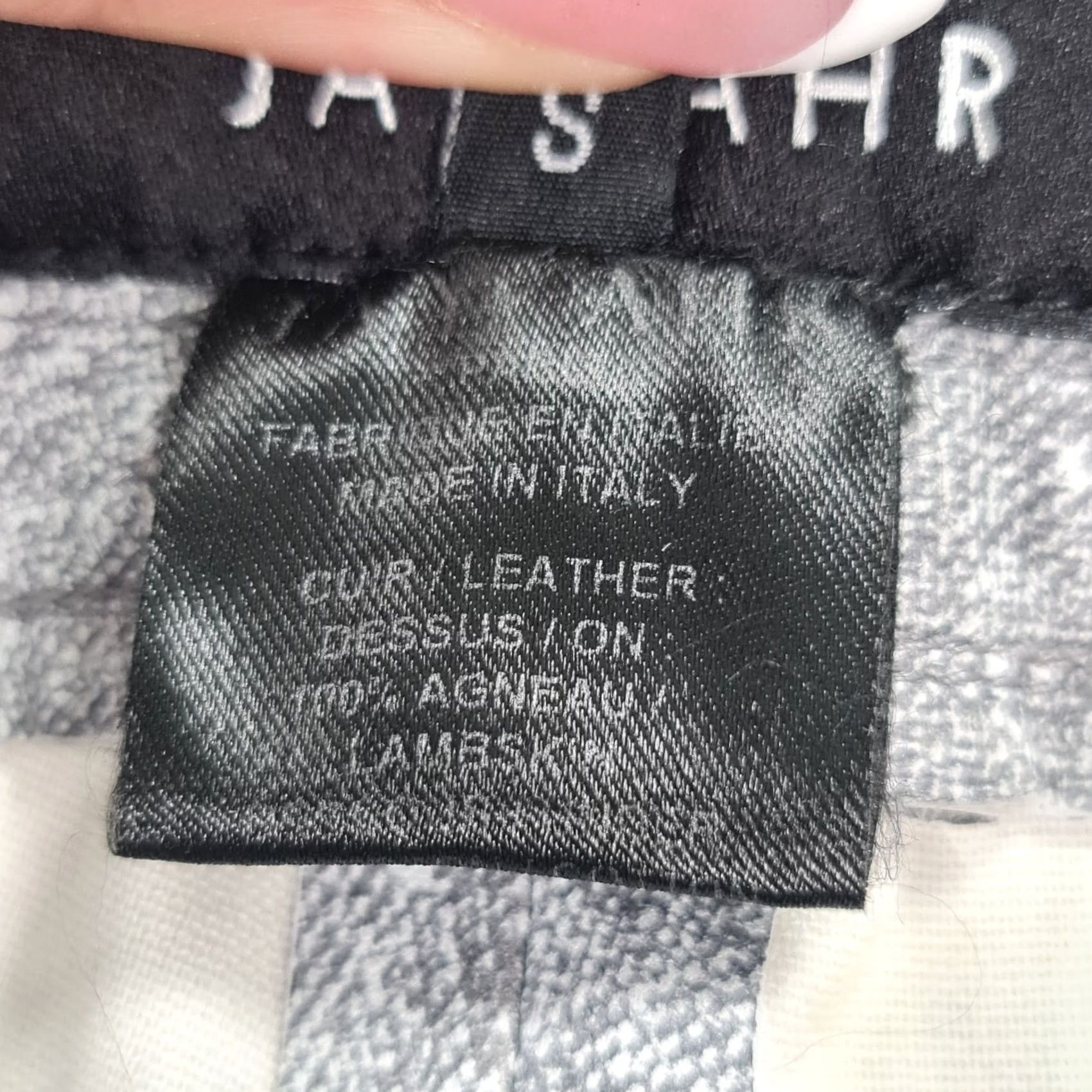 Vintage JAY AHR Womens Trousers Grey Small Leather Pants Low Rise Elastic Waist Tapered Leg Ankle Regular Rise Size 28" / US 6 / IT 42 - 4 Thumbnail