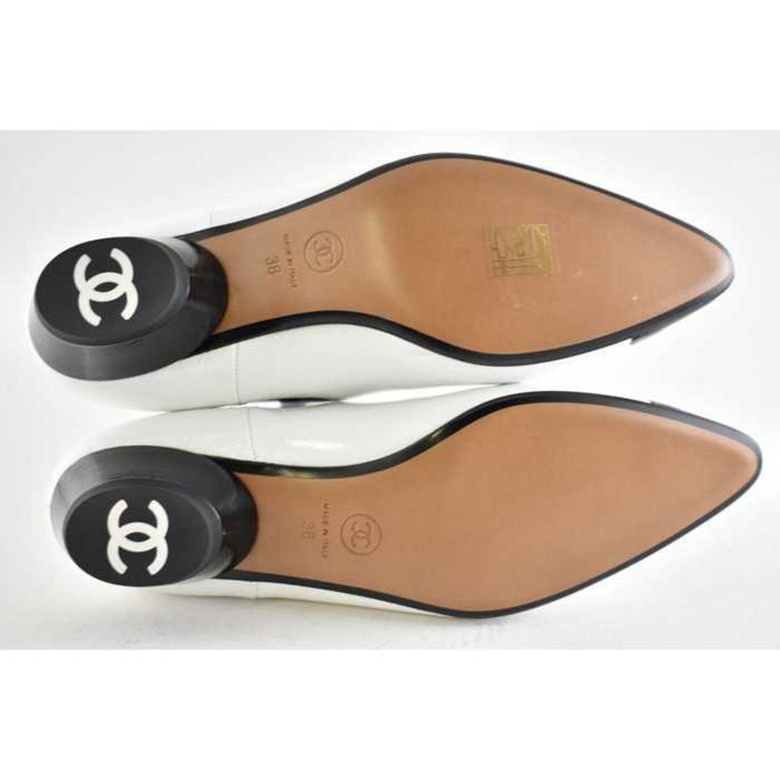 Chanel Chanel 19B White Black Leather Cone CC Logo Ankle Short Size US 8 / IT 38 - 11 Thumbnail