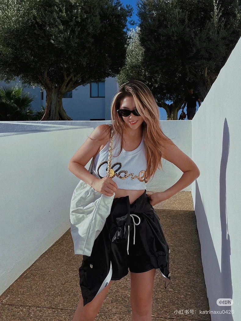 Chanel Chanel 22s show white velvet sequin letter logo short vest Size XXS / US 00 / IT 34 - 8 Thumbnail