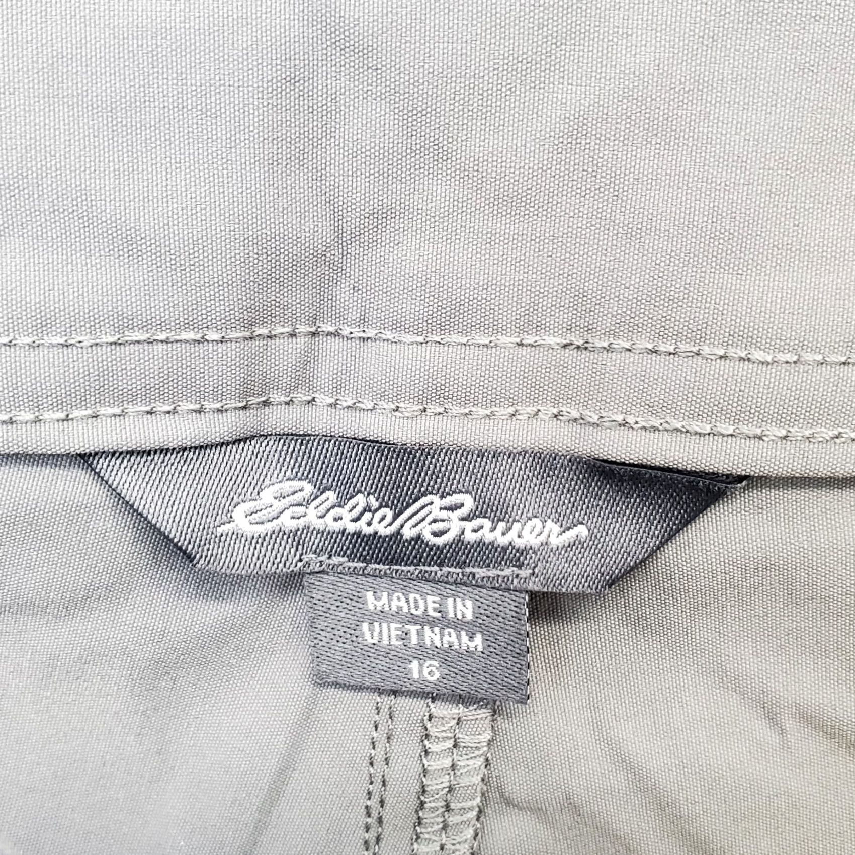 Eddie Bauer Eddie Bauer Womens Size 16 Gray Cargo Pocket Shorts Stretch 5 Inseam Casual Travel Outdoor Size 38" / US 16 / IT 52 - 6 Thumbnail