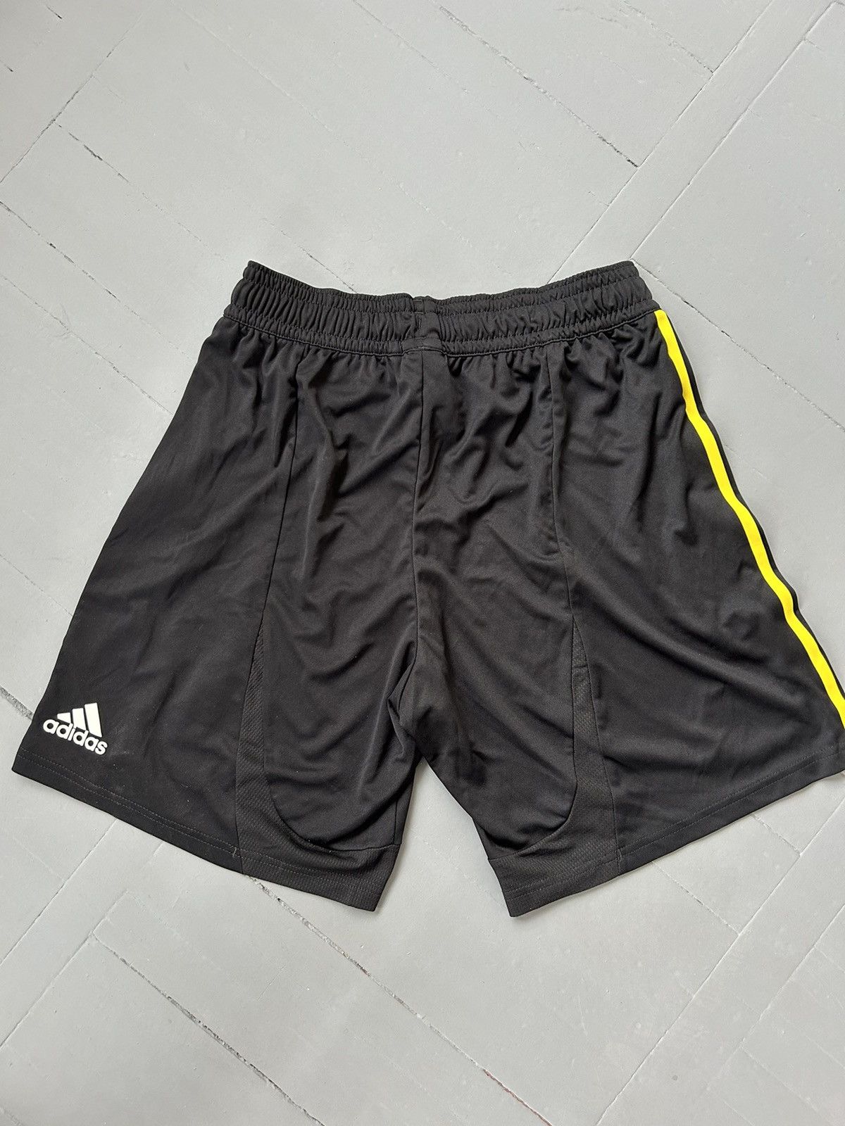 Adidas × Chelsea Soccer Adidas FC Chelsea vintage shorts Size US 34 / EU 50 - 4 Thumbnail