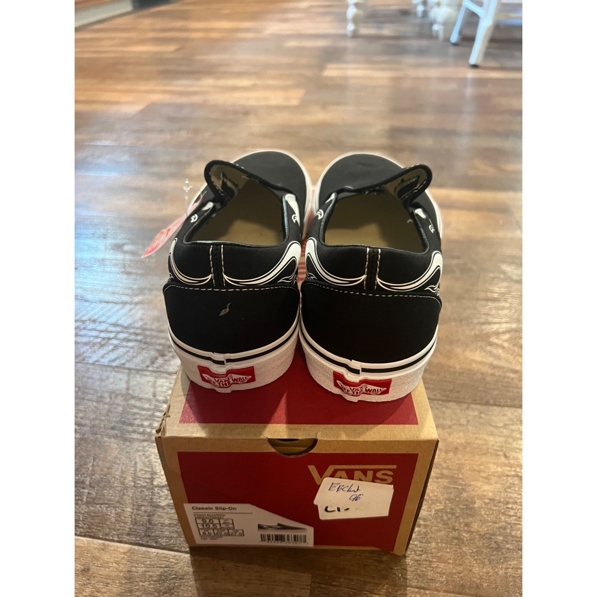 Vans Brand New VANS CLASSIC SLIP-ON (FLAME) BLACK / WHITE VN0A33T Size US 9 / EU 42 - 4 Thumbnail