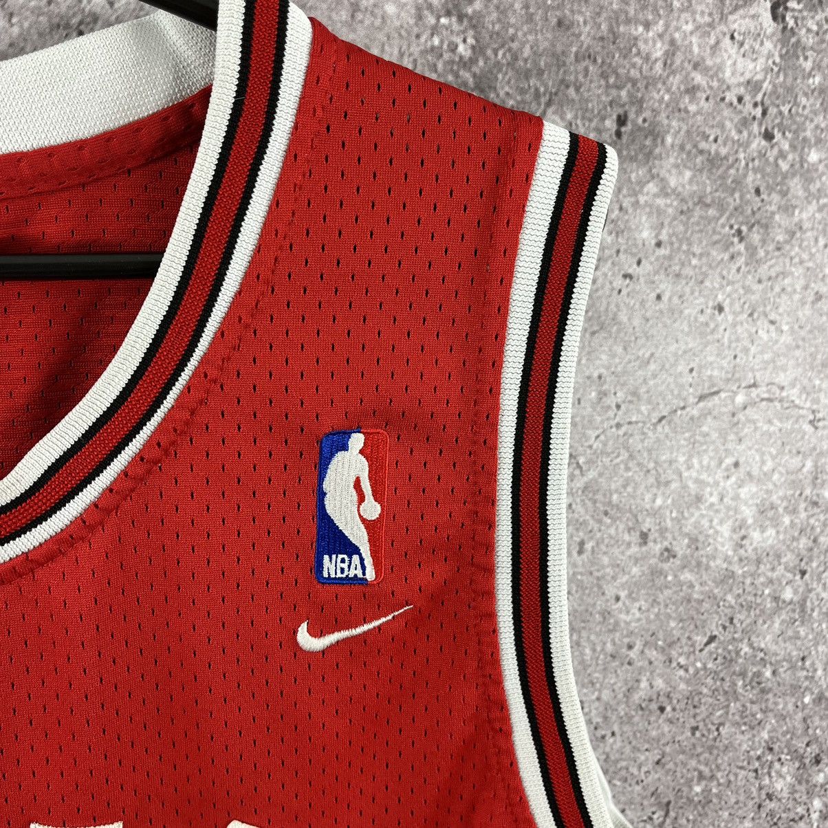 NBA × Nike Vintage Nike NBA Chicago Bulls #23 Jordan Red Size M Size US M / EU 48-50 / 2 - 3 Thumbnail