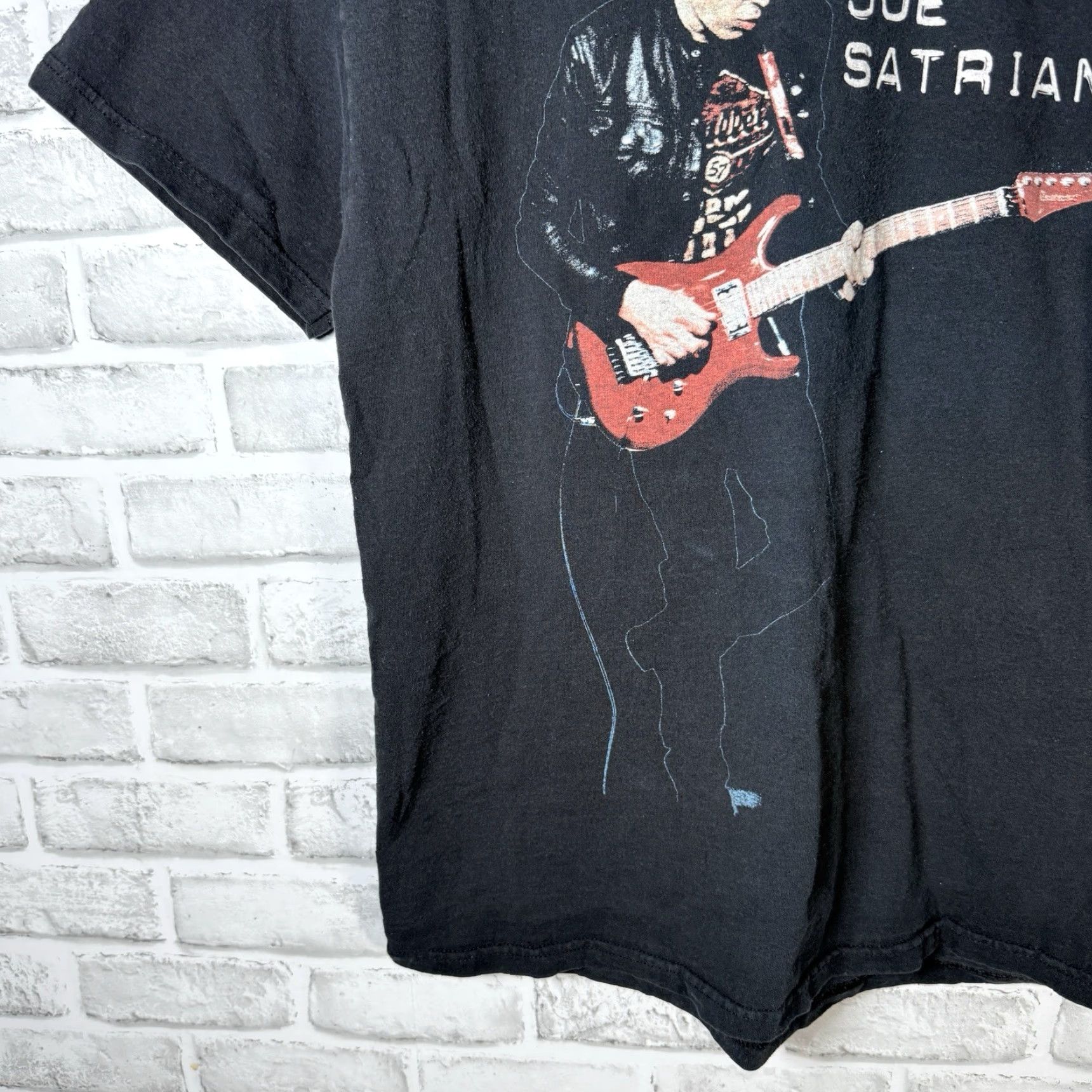 Vintage Joe Satriani Wormhole Tour Black Graphic Tee Mens Size L Size US L / EU 52-54 / 3 - 3 Thumbnail