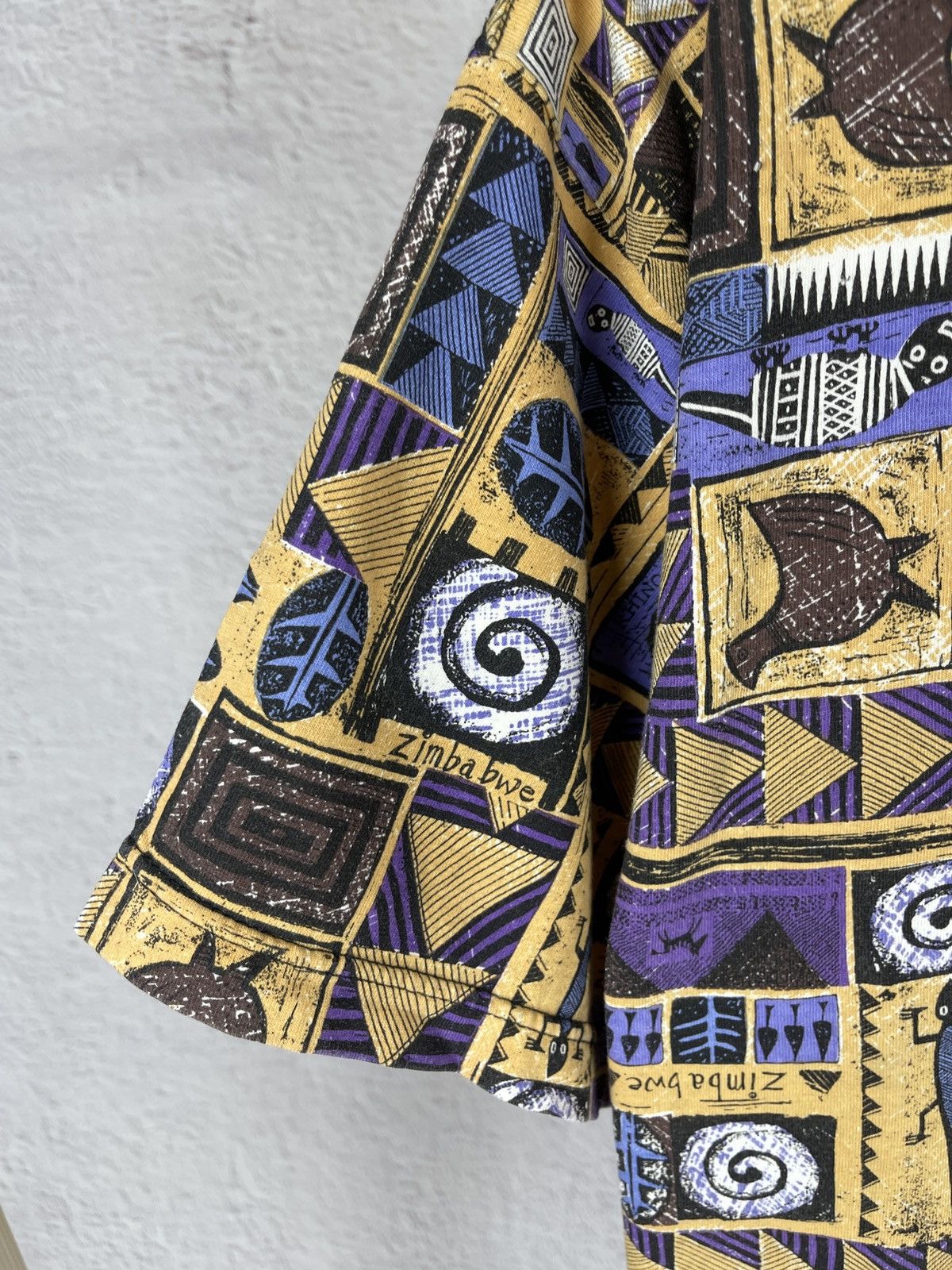 Vintage Earth vintage handmade in Zimbabwe Rhino allover print tee Size US L / EU 52-54 / 3 - 7 Thumbnail
