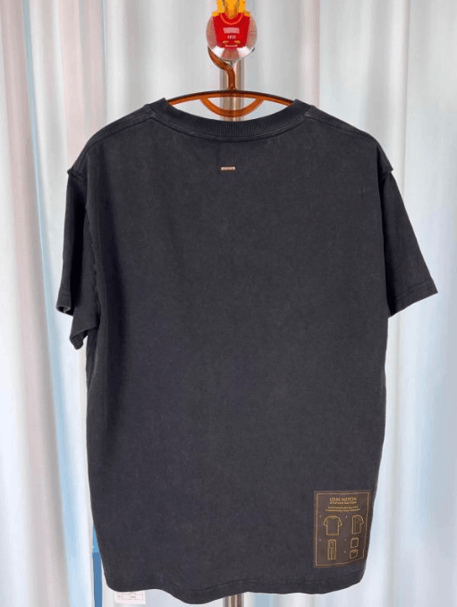 Louis Vuitton Louis Vuitton Short-sleeve T-shirt Size US S / EU 44-46 / 1 - 2 Thumbnail
