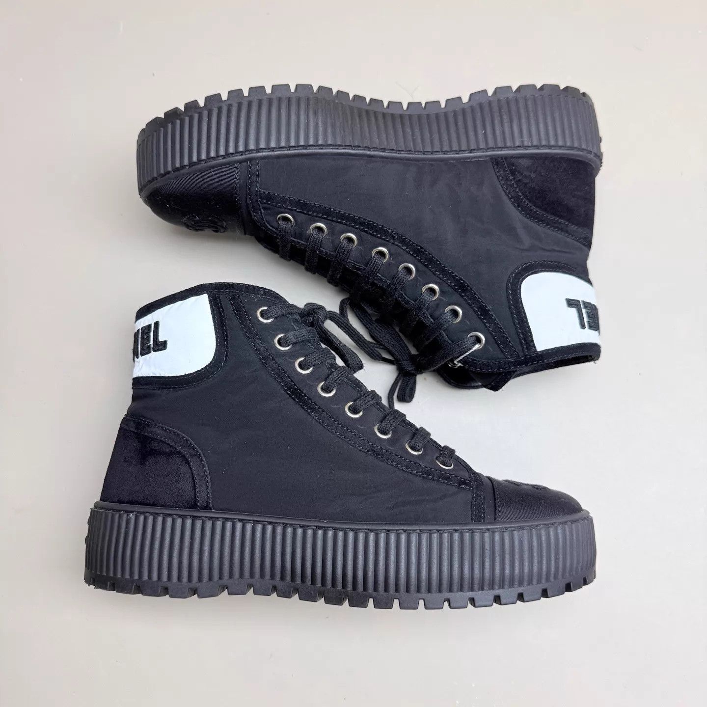 Chanel CHANEL Black & White Logo High-Top Sneaker 37 Size US 6.5 / IT 36.5 - 4 Thumbnail