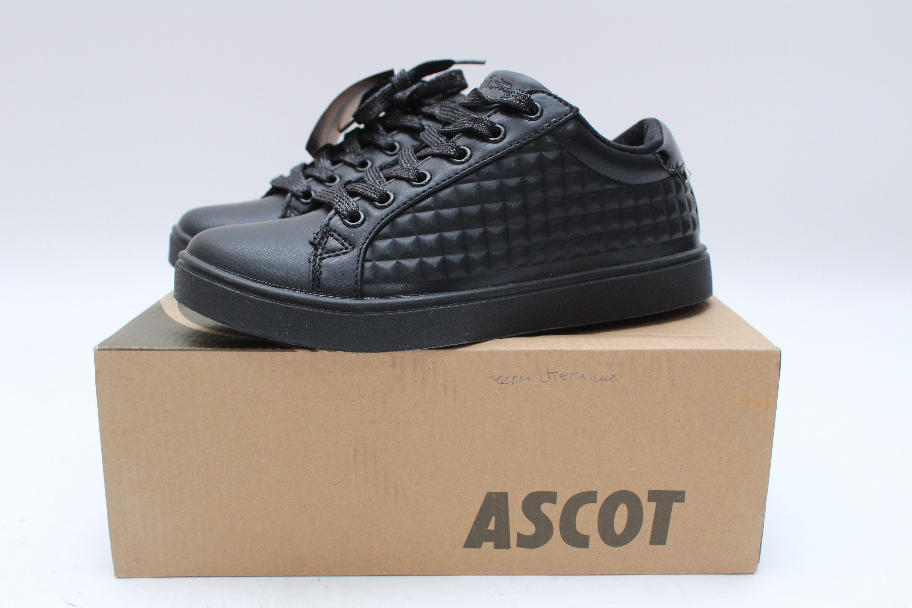 image of Ascot England Sneakers Womens Size 37 Vintage Hype in Black