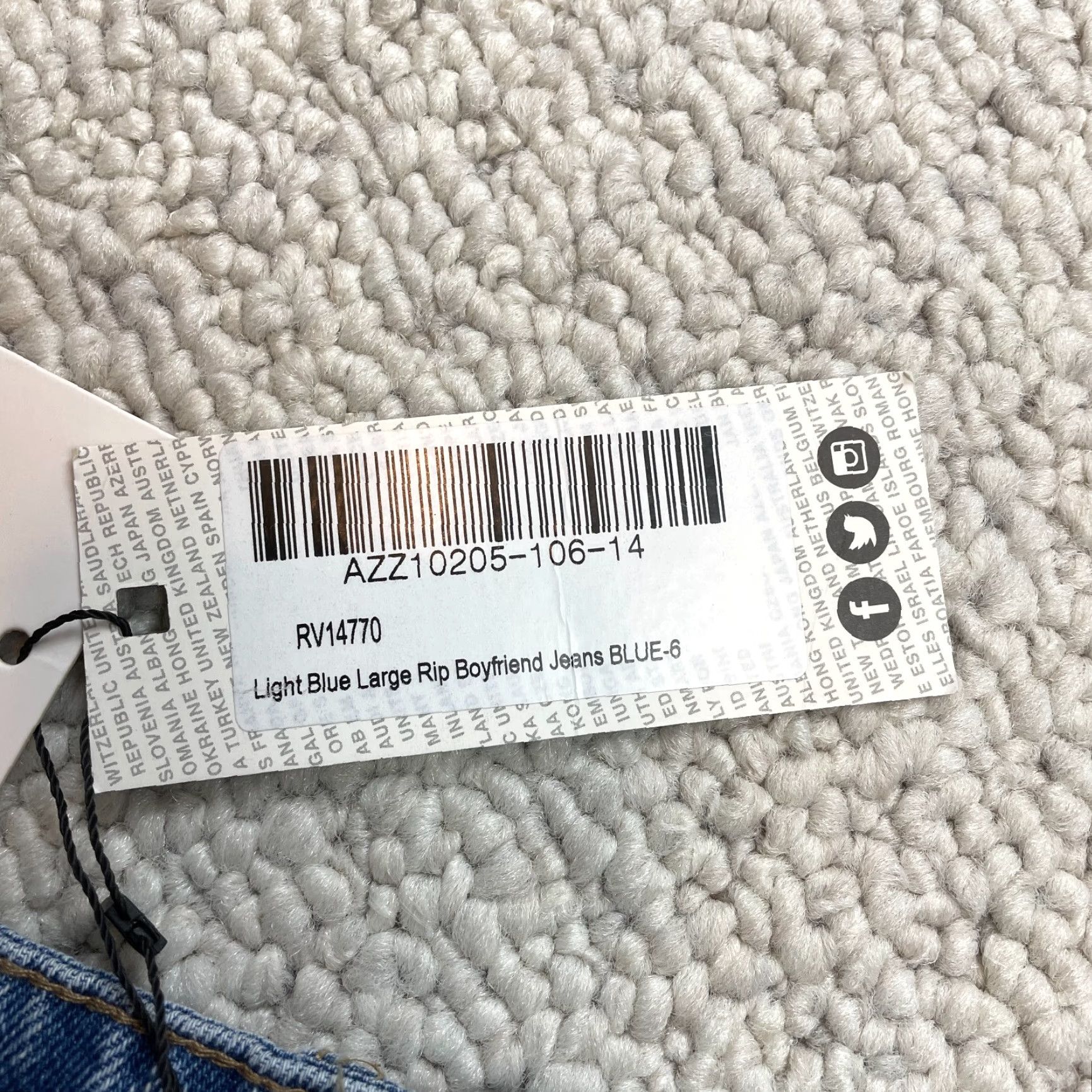 Boohoo Boohoo Jeans Womens 2 Light Wash Blue Distressed Rips Boyfriend 27x25 Rolled New Size 26" / US 2 / IT 38 - 7 Thumbnail