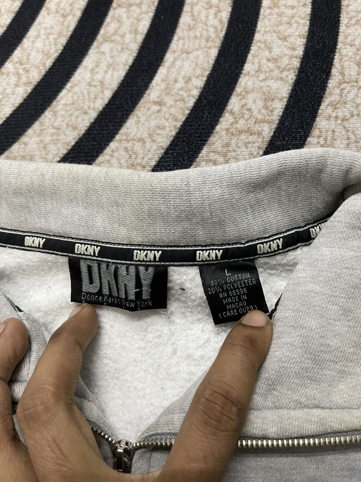 DKNY × Designer × Vintage 90s DKNY HALF ZIPPER SPELL OUT SWEATSHIRT RARE Size US L / EU 52-54 / 3 - 7 Thumbnail