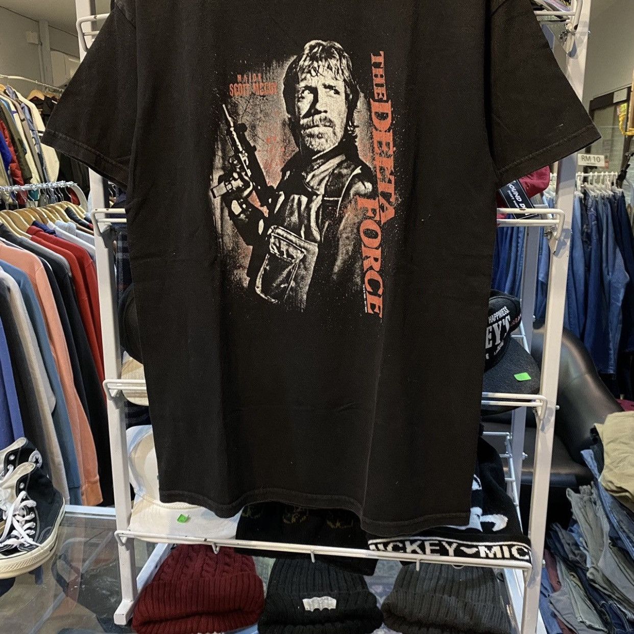 Vintage Vintage 2011 Chuck Norris "The Delta Force" T-Shirt Size US M / EU 48-50 / 2 - 4 Thumbnail