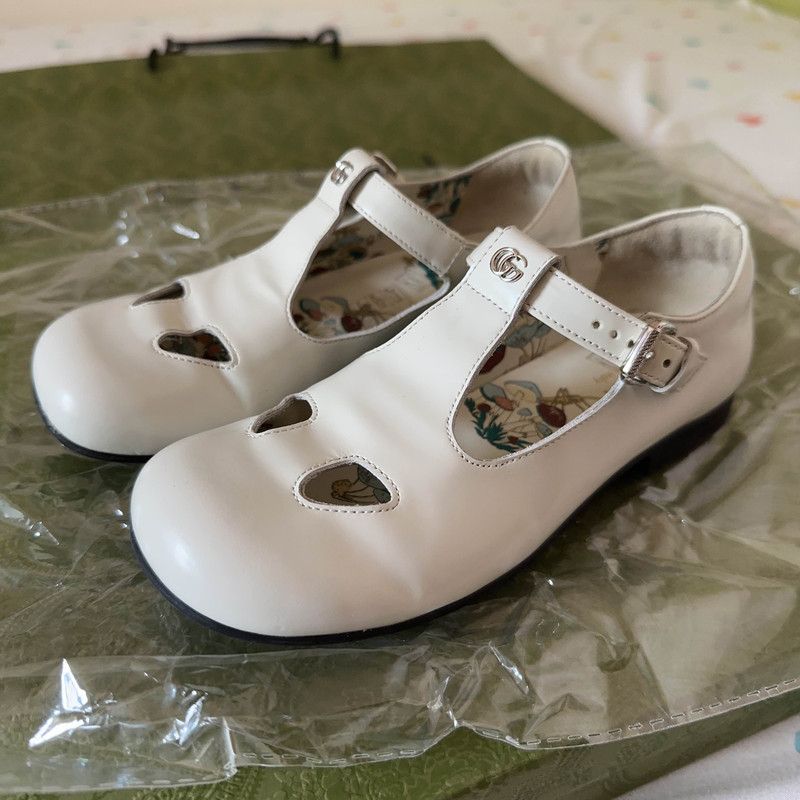 Gucci Gucci Stylish Cut-Out Detail Flat Shoes Size US 10 / EU 43 - 1 Thumbnail