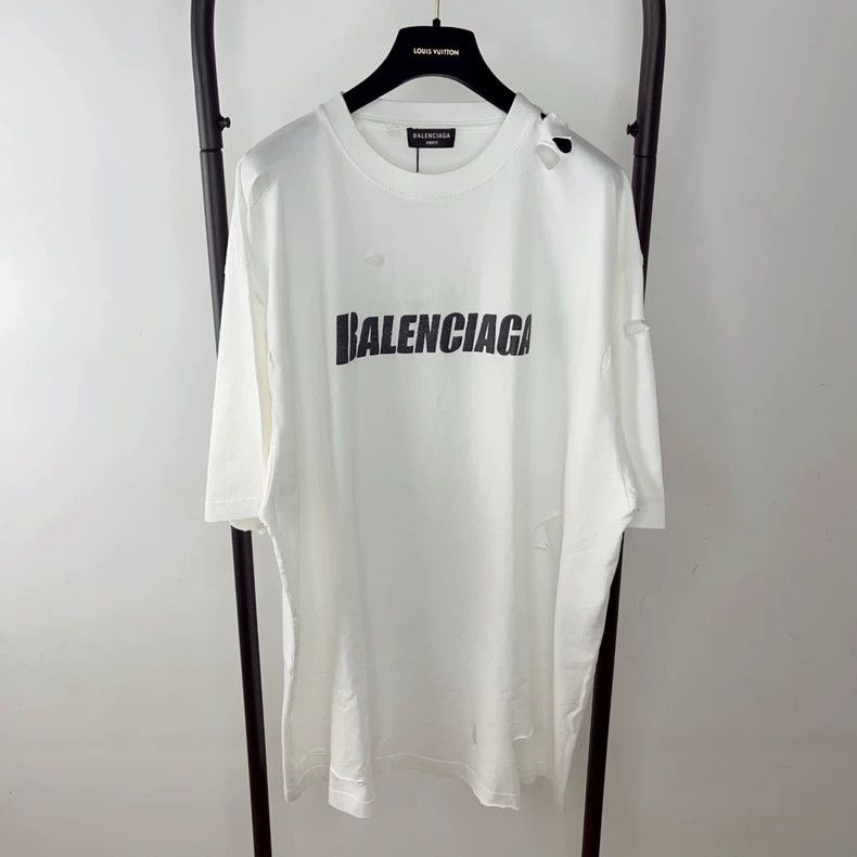 Balenciaga Balenciaga Short-sleeved raglan T-shirt with holes and cra Size US L / EU 52-54 / 3 - 1 Thumbnail
