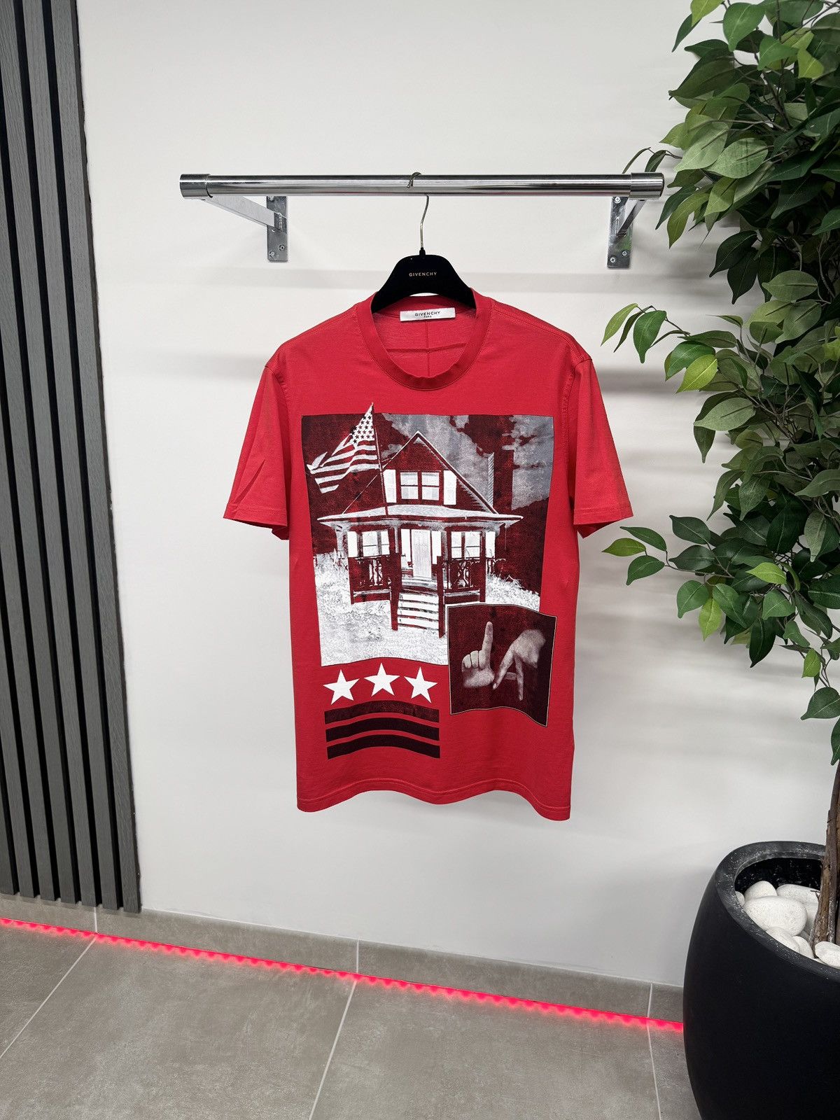 Givenchy Givenchy LA House Graphic T-Shirt In Red RRP £430 Size US S / EU 44-46 / 1 - 1 Thumbnail