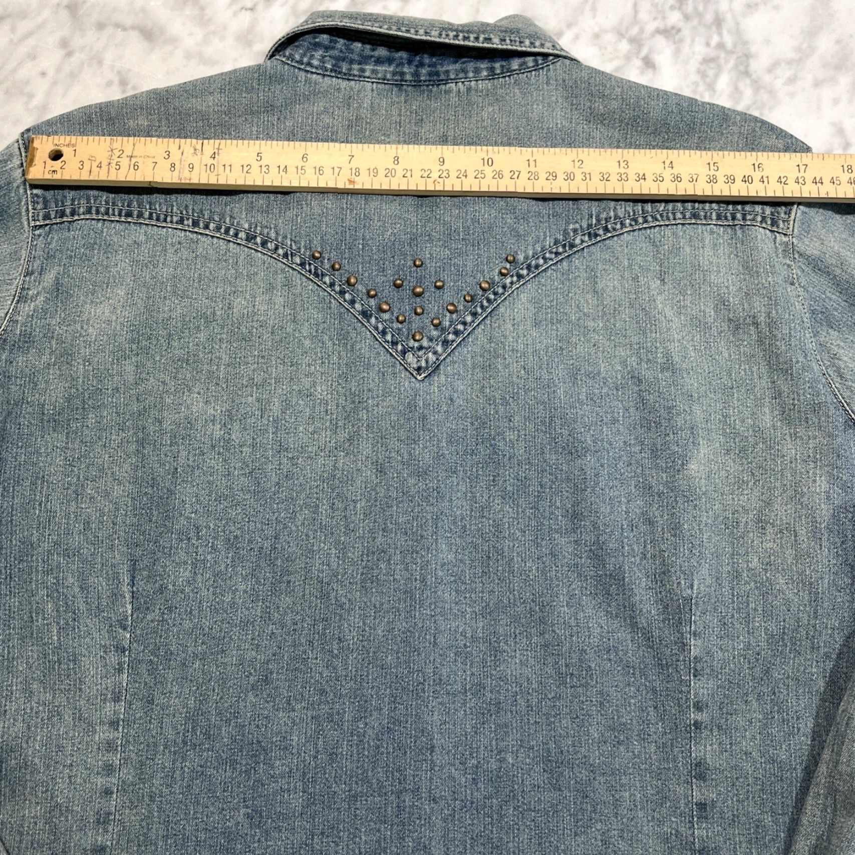 Wrangler VINTAGE Wrangler Pearl Snap Western Denim Shirt Women’s XL Fitted Faded Cotton Blue Embellished 1990s Western Womens Size XL / US 12-14 / IT 48-50 - 7 Thumbnail