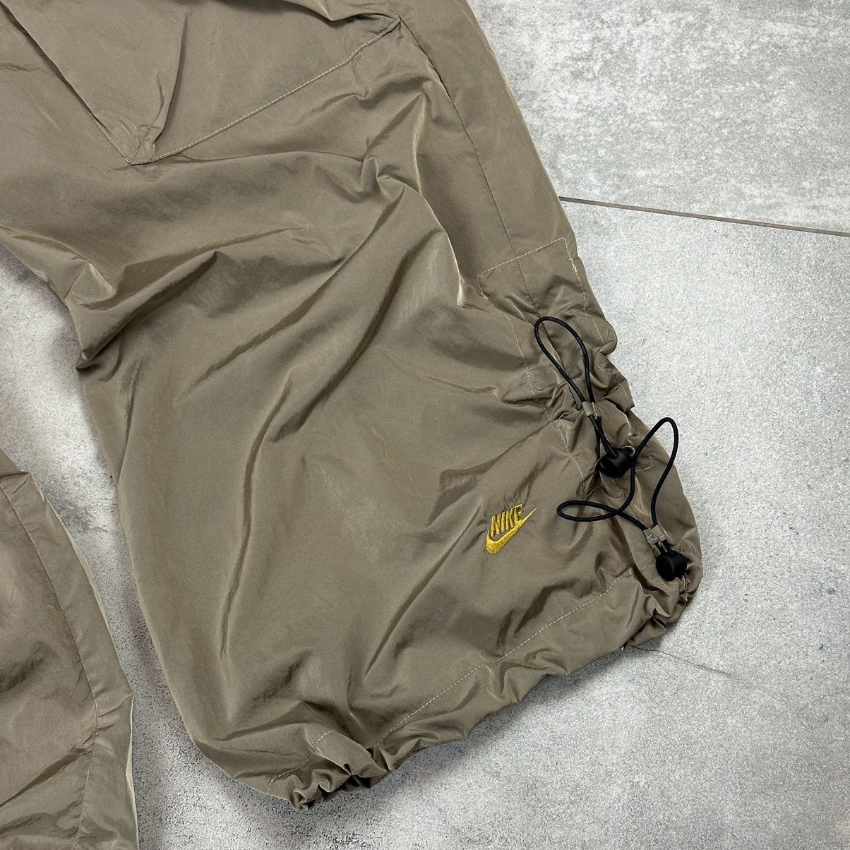 Nike Nike TechPack parachute pants jogger XS khaki streetwear Size US 28 / EU 44 - 2 Thumbnail