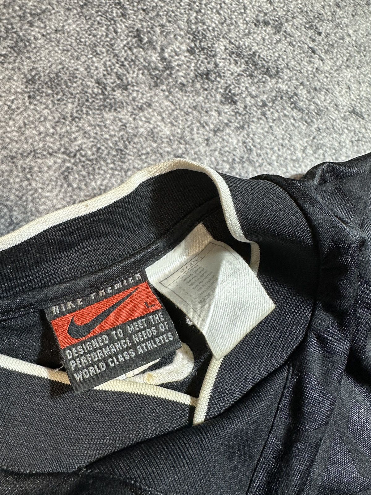 Nike × Vintage Y2K Vintage Nike Big Logo T-shirt Streetwear Style L Rare Size US L / EU 52-54 / 3 - 4 Thumbnail