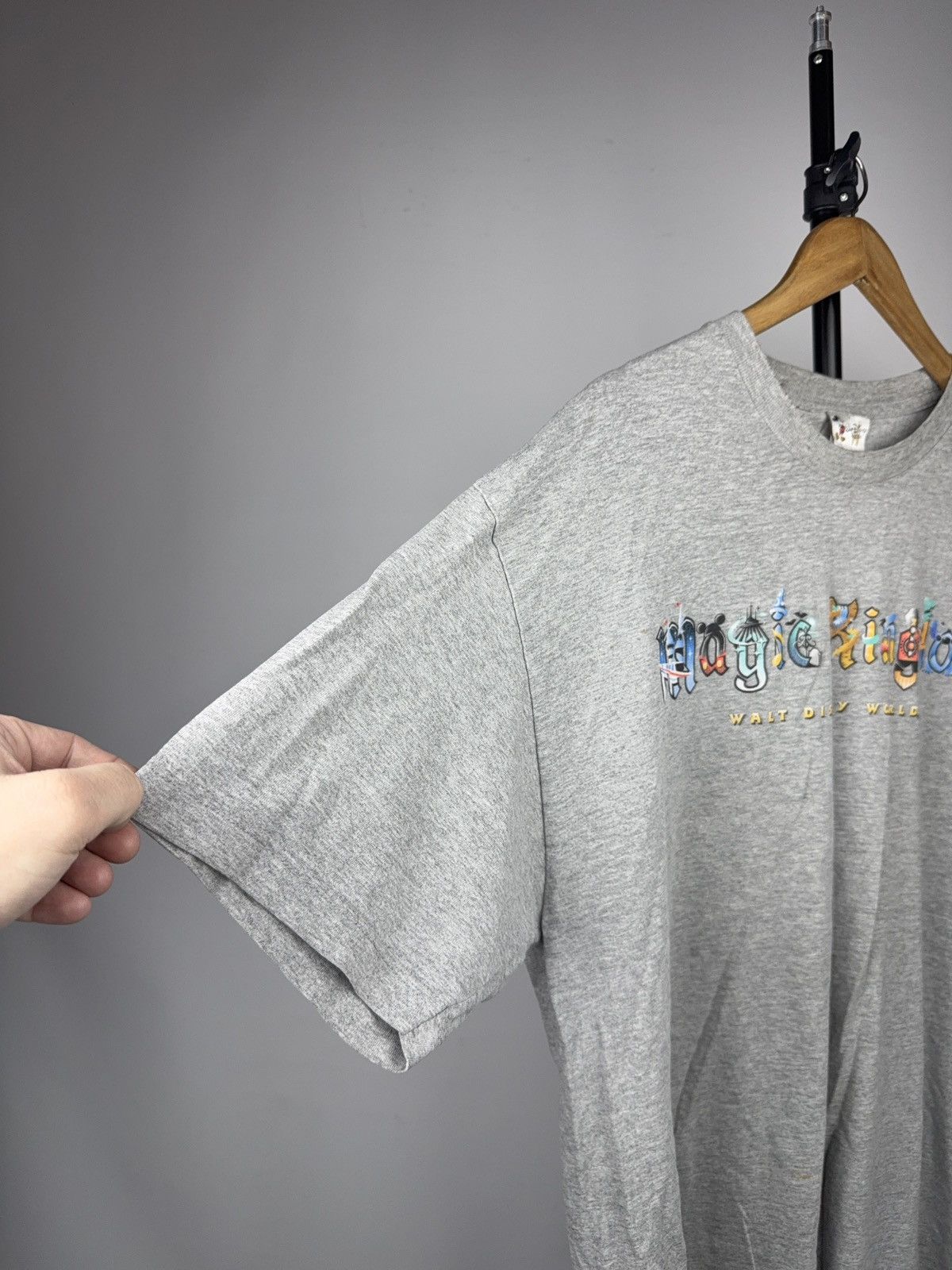 Disney Vintage 90s Retro Walt Disney World Magic Kingdom T-Shirt Size US XL / EU 56 / 4 - 2 Thumbnail