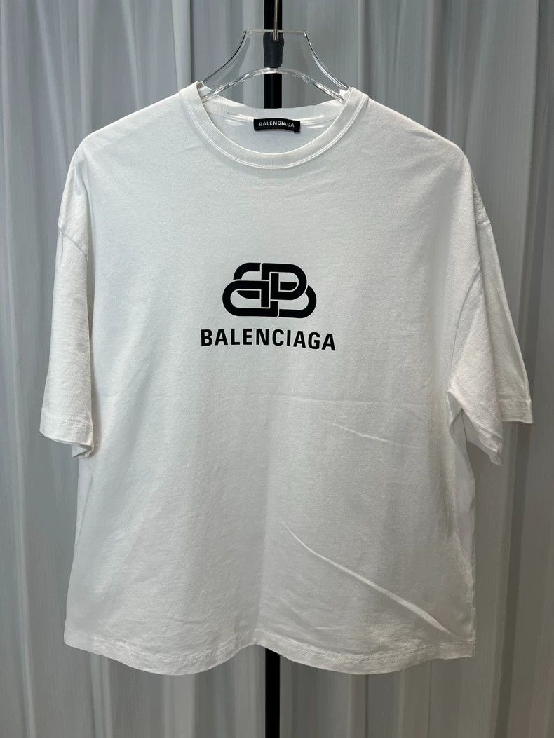 Balenciaga Balenciaga Pure white short sleeve with lock button short s Size US S / EU 44-46 / 1 - 1 Thumbnail