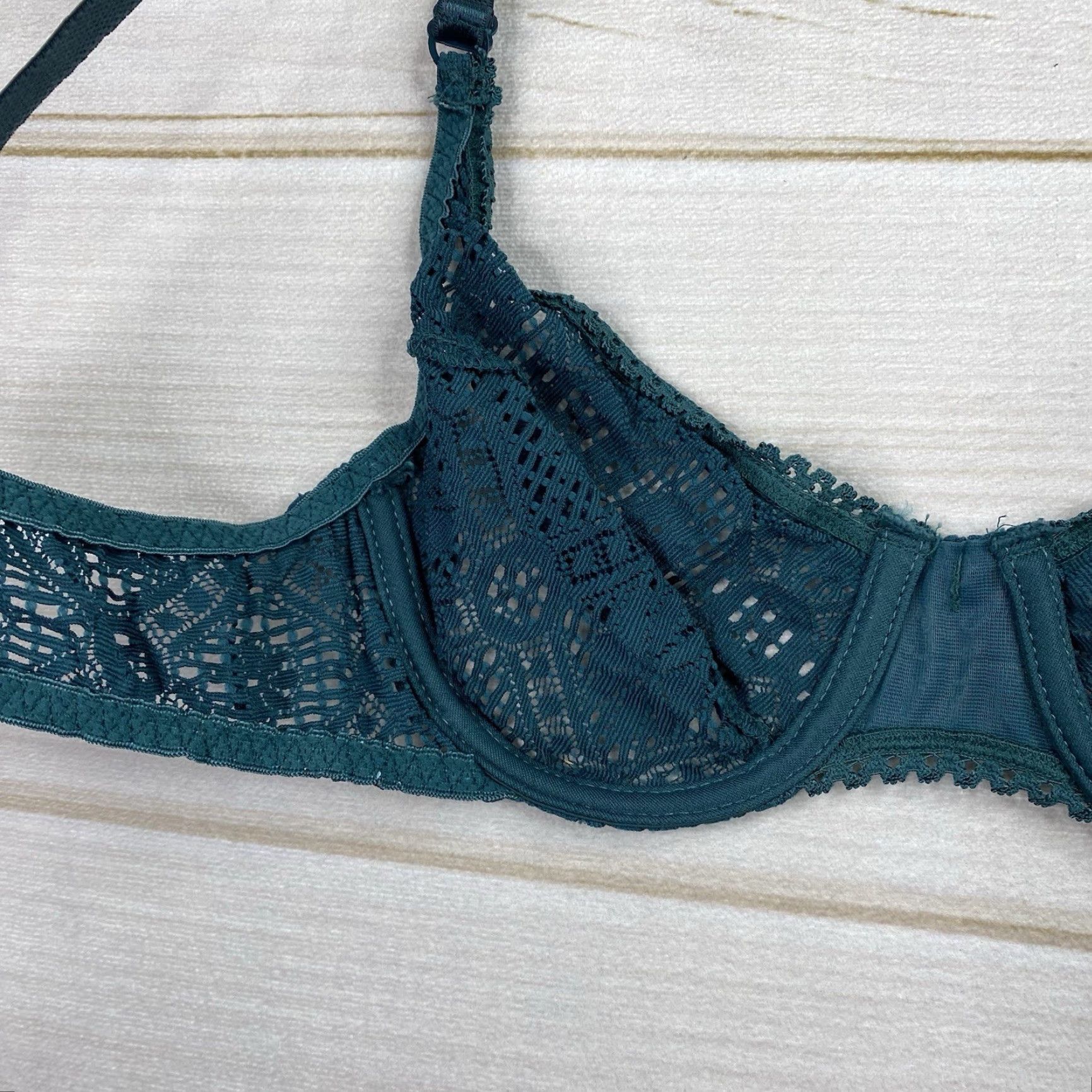 Vintage VINTAGE Maidenform Bra 34B Lace Arabesque Green Underwire USA Union Made Bow Shirt Womens Size ONE SIZE - 7 Thumbnail