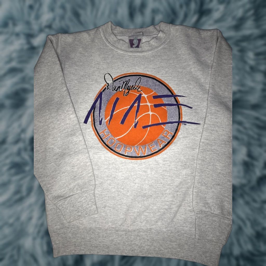 Vintage VINTAGE Dan Majerle Hoopwear Made In USA Crewneck Sweatshirt Suns Tag XL Fits S Gray Men Sweatshirt USA 90s? Size US S / EU 44-46 / 1 - 1 Thumbnail