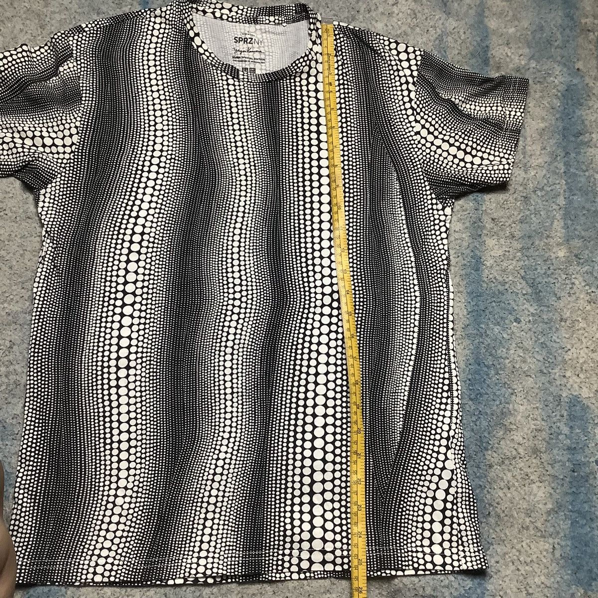 MoMA × Uniqlo × Yayoi Kusama Rare! Uniqlo x Yayoi Kusama x MOMA Abstract Size US S / EU 44-46 / 1 - 10 Thumbnail