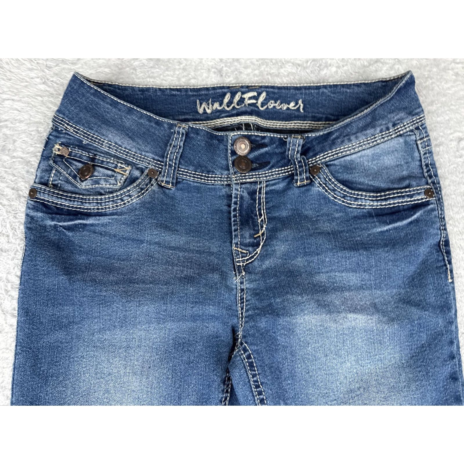 Vintage WallFlower Jeans Bootcut Jeans Juniors 9 Blue Medium Wash Low Rise Stretch Denim 29x30 Womens Regular 5-Pocket Design City Festival Hipster N/A Size 30" / US 8 / IT 44 - 4 Thumbnail