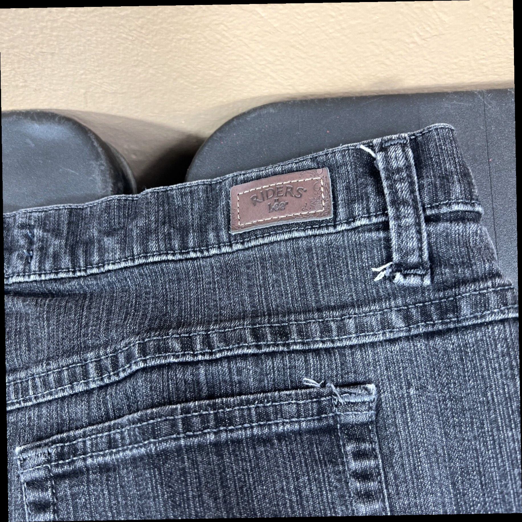 Lee Riders by Lee 18W Jeans Relaxed Black denim Pants Womens Measures 36x30 Size 40" / US 18 - 3 Thumbnail