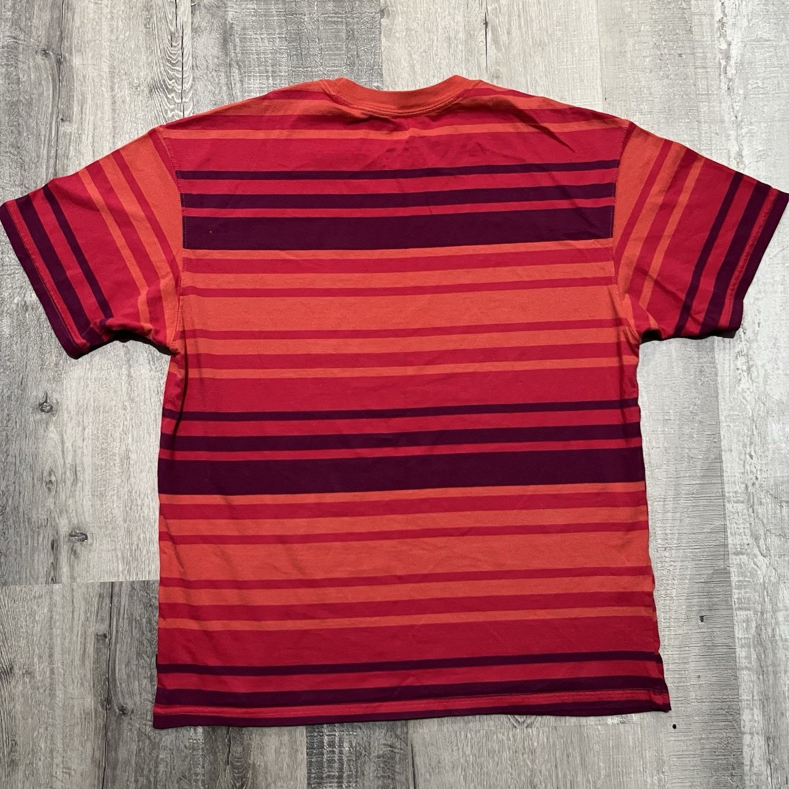 Nike Nike SB Loose Fit Red Striped The Nike Tee Surf Skater M Size US M / EU 48-50 / 2 - 3 Thumbnail