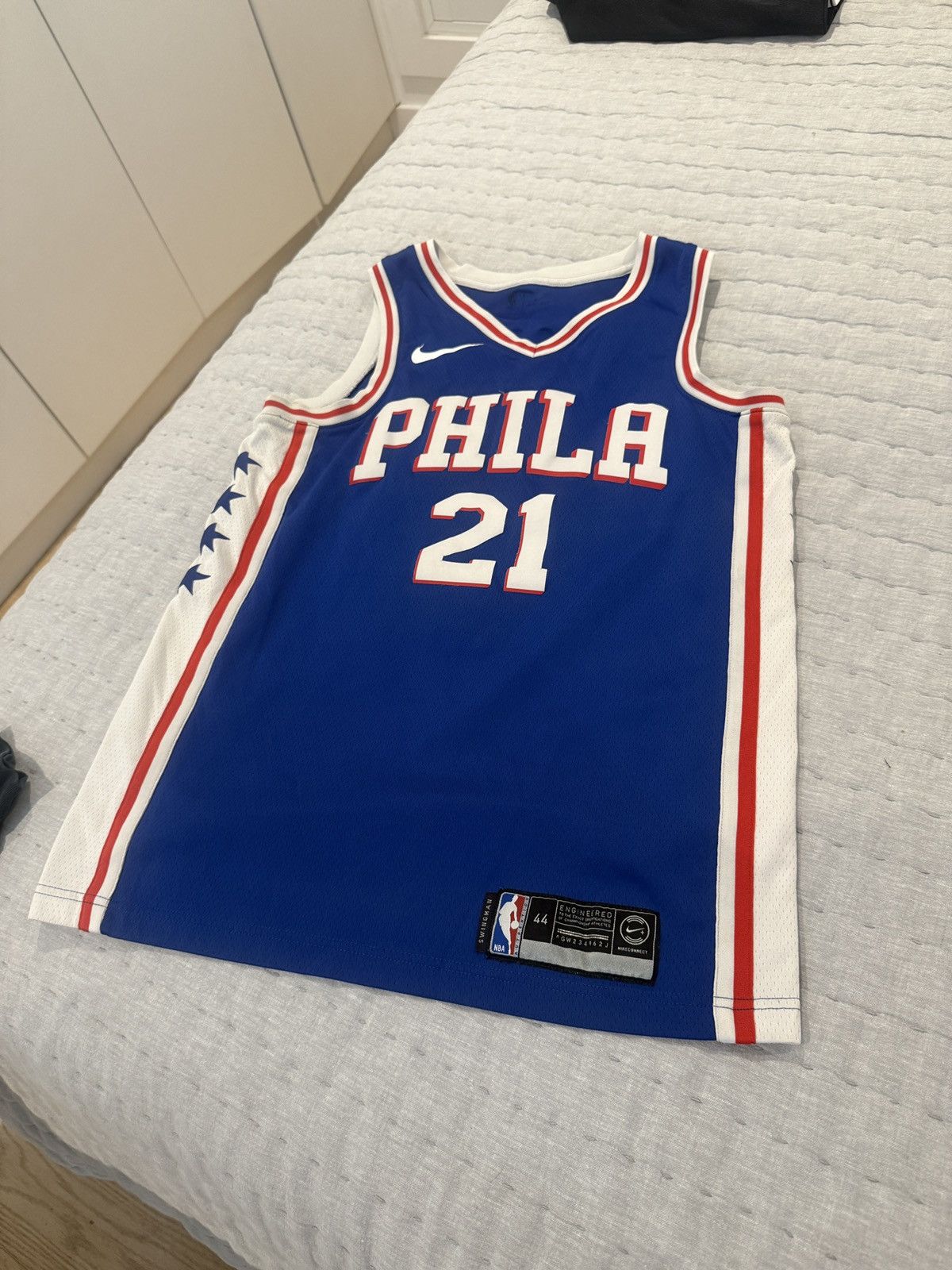 Nike Joel Embiid Philadelphia 76ers jersey size M Size US M / EU 48-50 / 2 - 1 Thumbnail