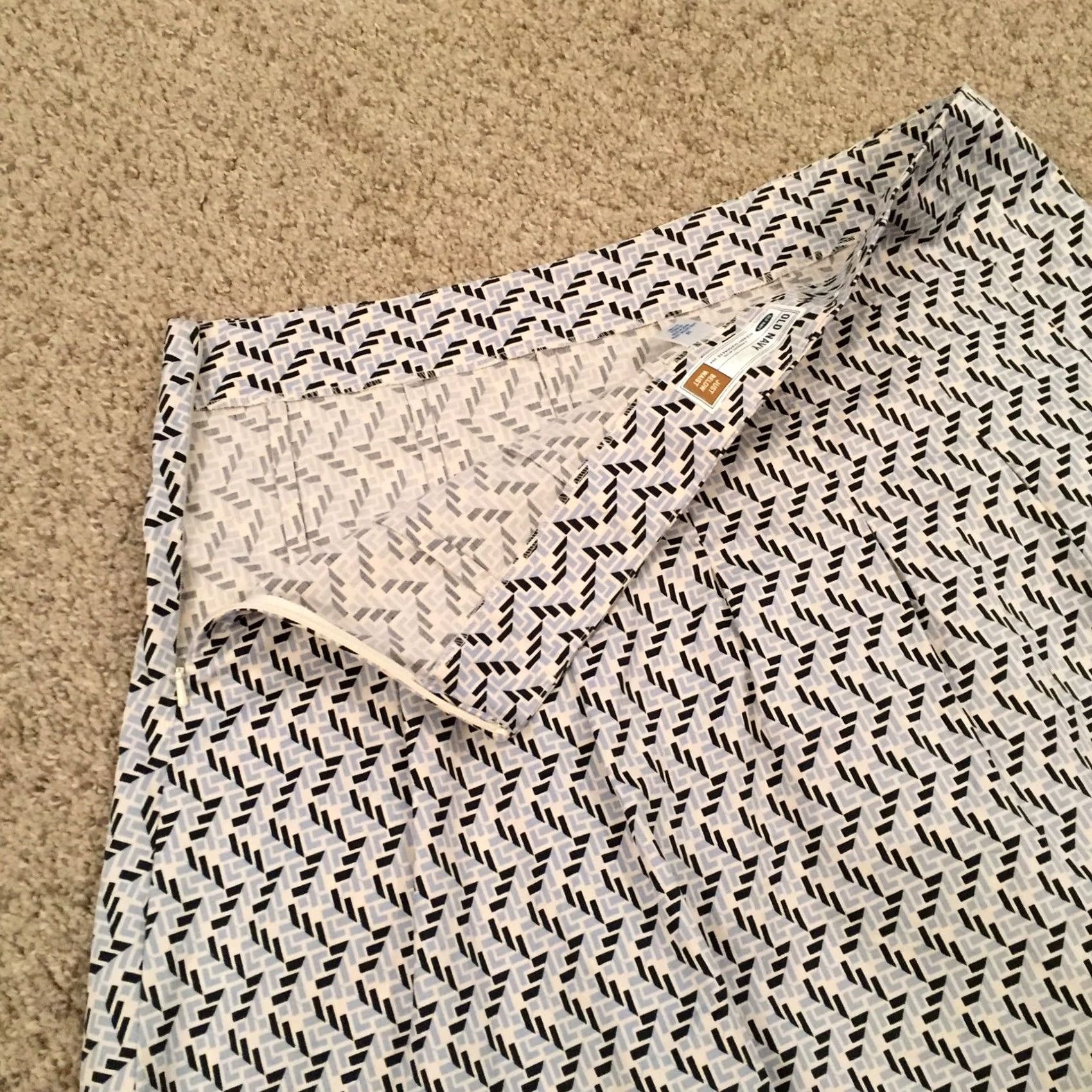 Old Navy Old Navy Skirt Womens 10 Size Geometric Just Below The Waist Line Unlined Size 32" / US 10 / IT 46 - 7 Thumbnail